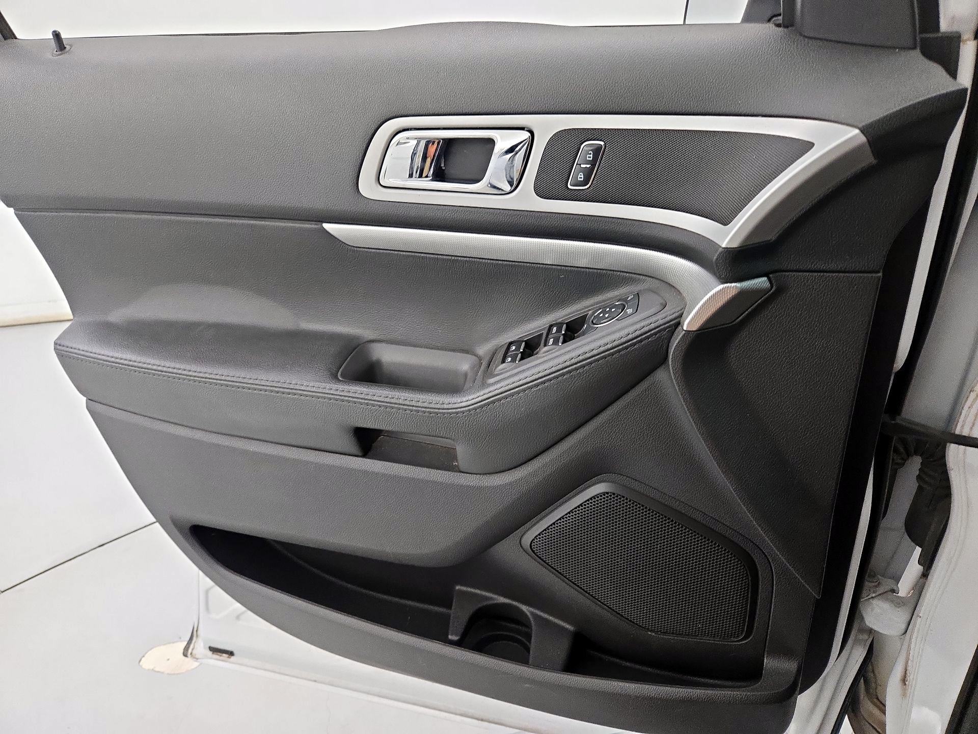 Thumbnail: 2015 Ford Explorer - 12