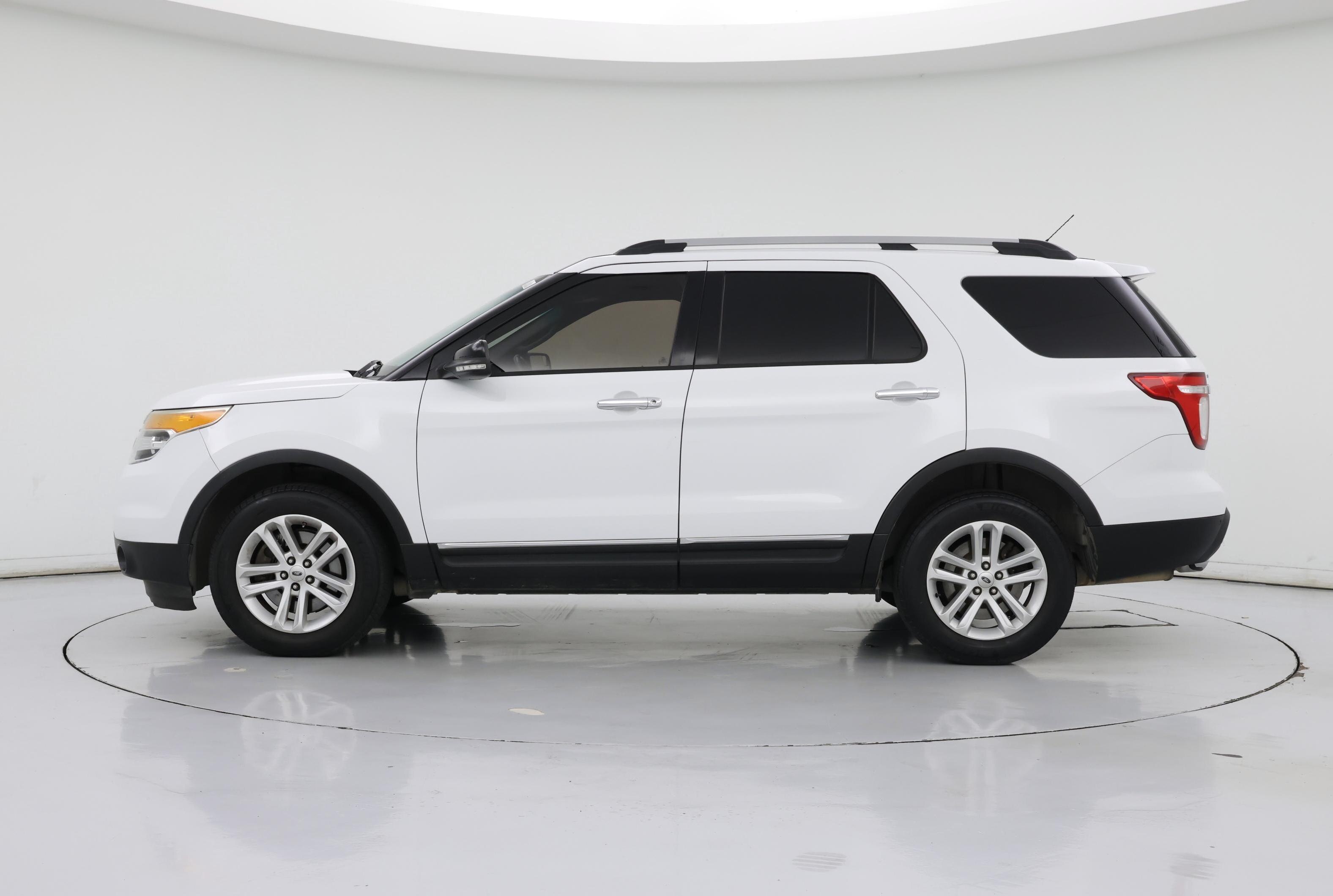 Thumbnail: 2015 Ford Explorer - 3