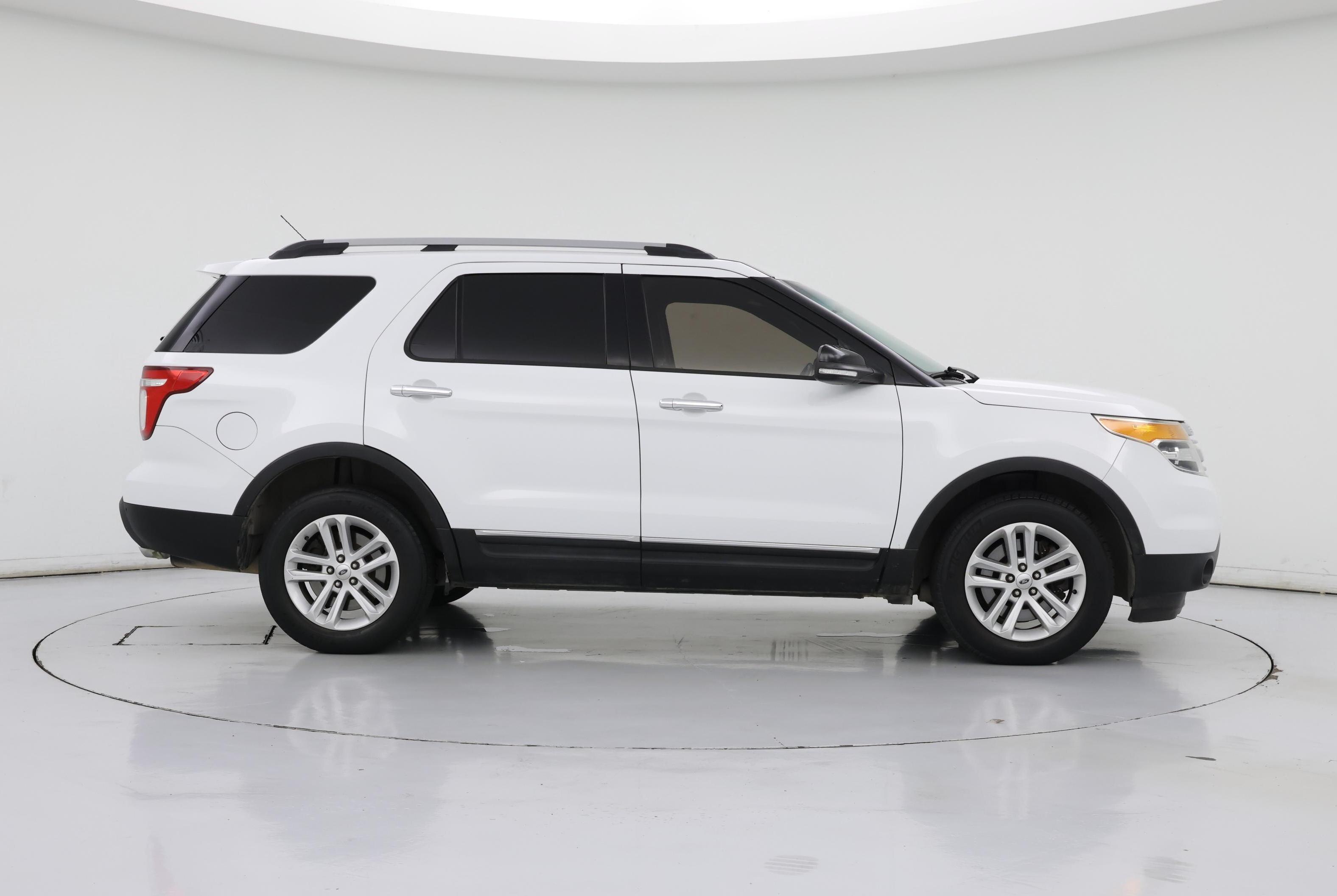 Thumbnail: 2015 Ford Explorer - 7