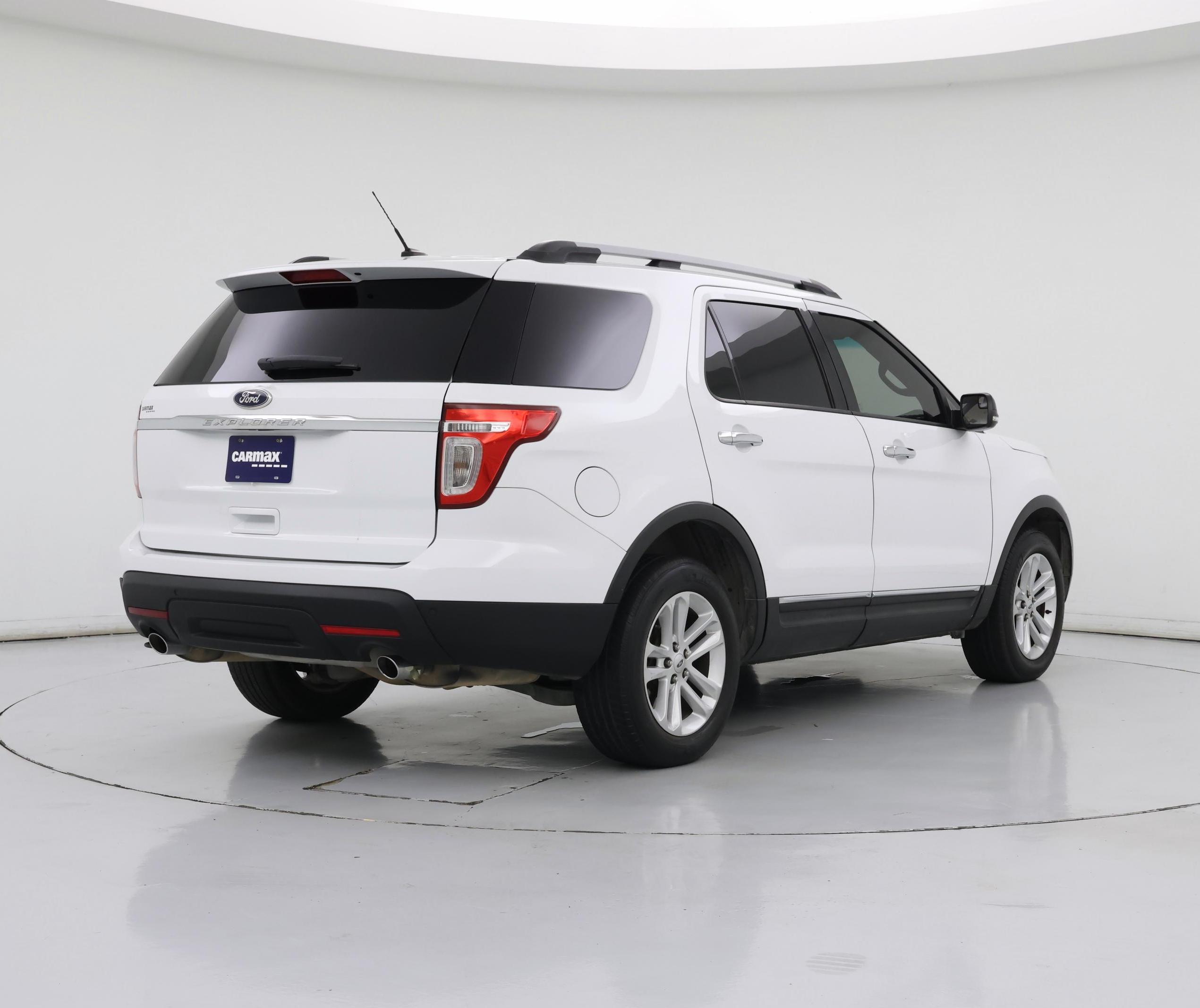Thumbnail: 2015 Ford Explorer - 8