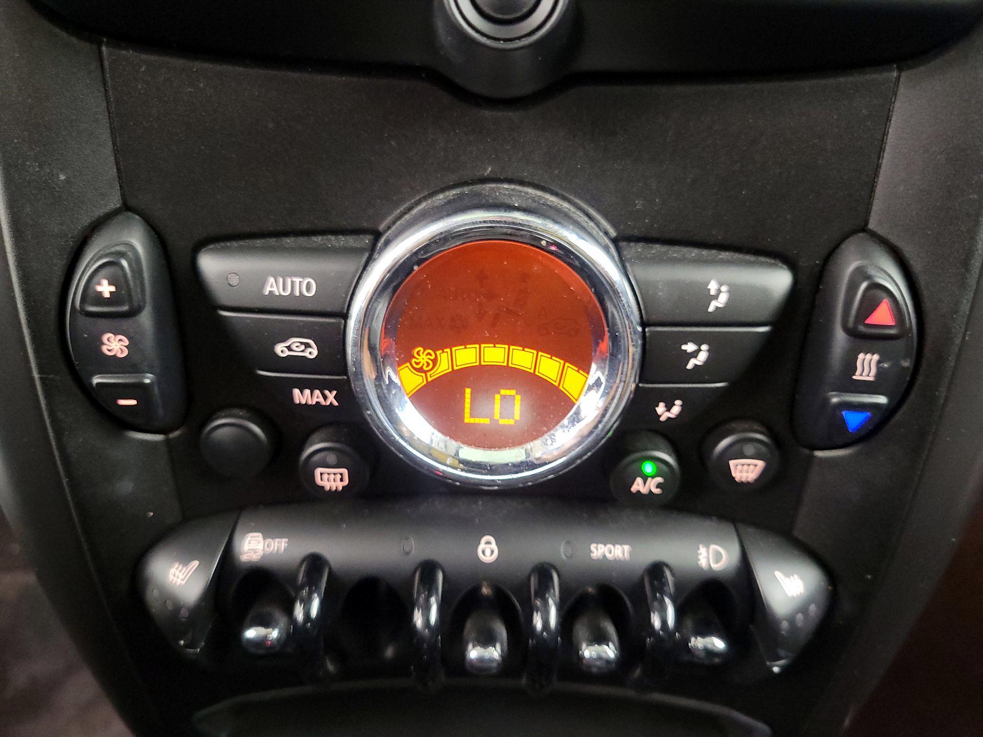Thumbnail: 2014 MINI Cooper Countryman - 14