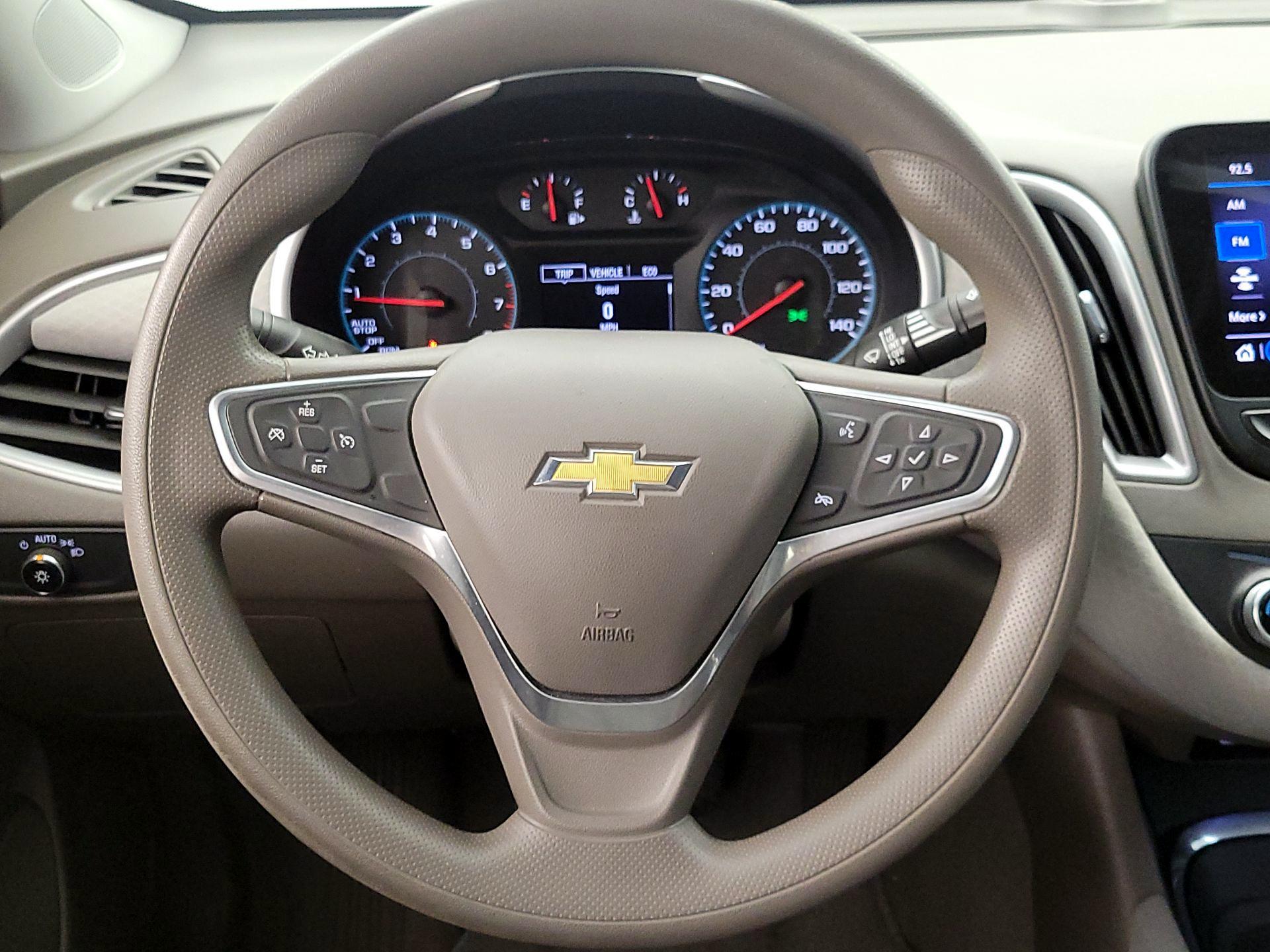 Thumbnail: 2022 Chevrolet Malibu - 10