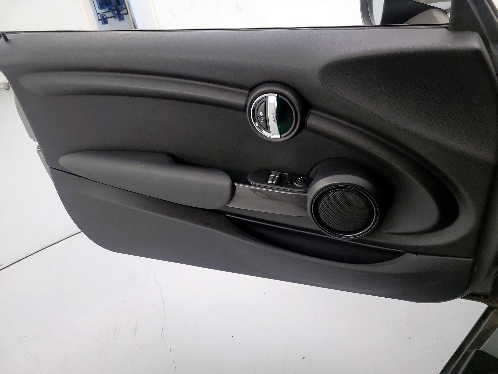 Thumbnail: 2015 MINI Cooper Hardtop - 12