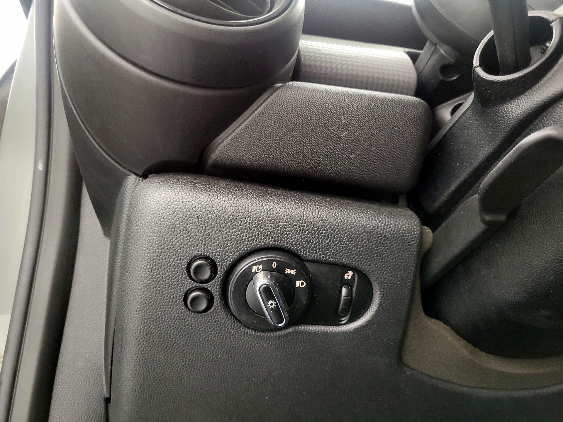 Thumbnail: 2015 MINI Cooper Hardtop - 13