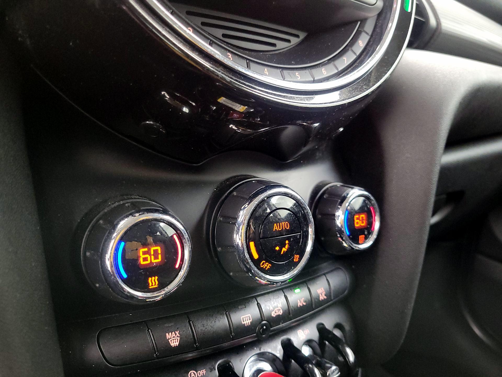 Thumbnail: 2015 MINI Cooper Hardtop - 15