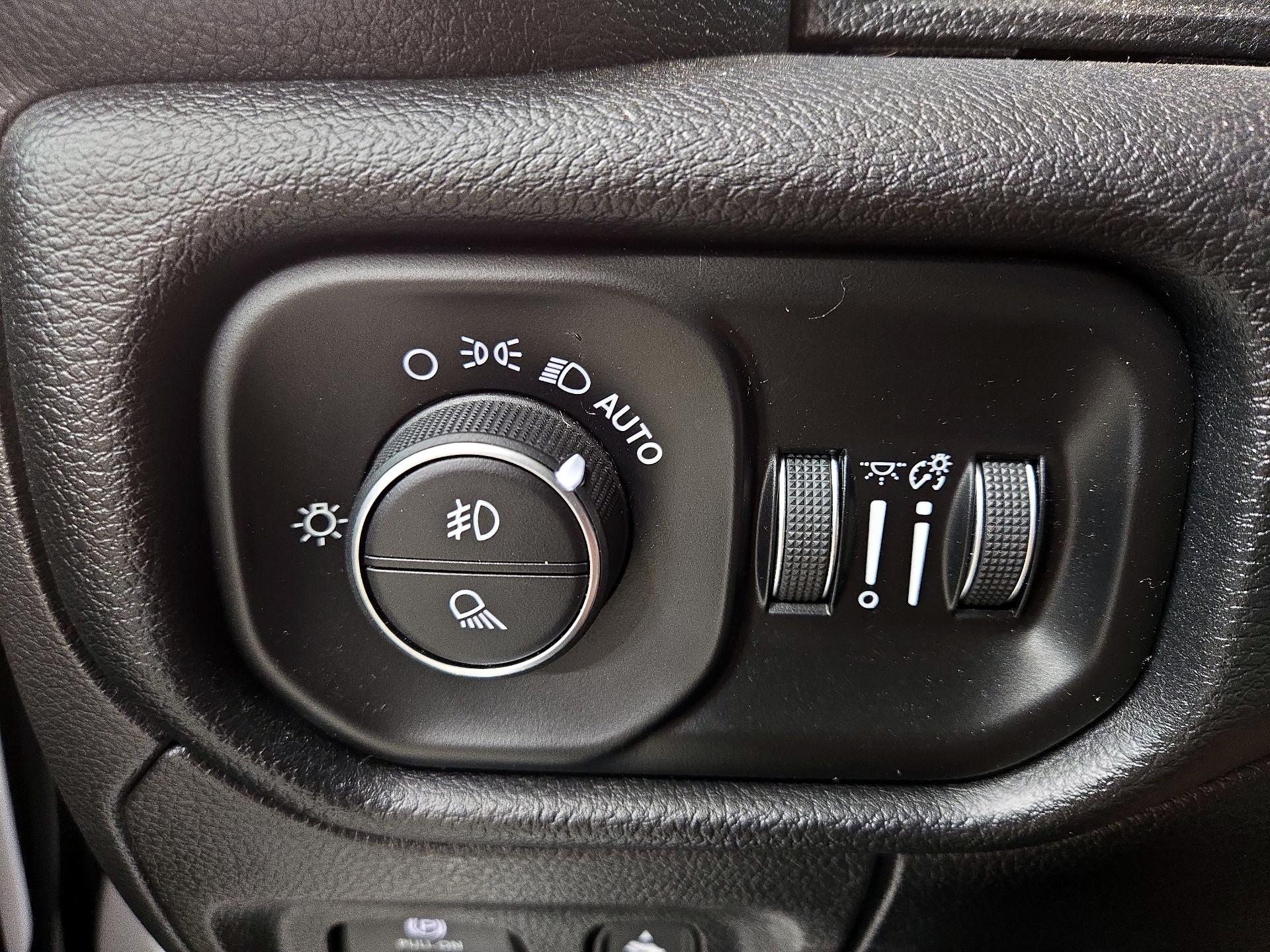 Thumbnail: 2019 RAM 1500 - 13