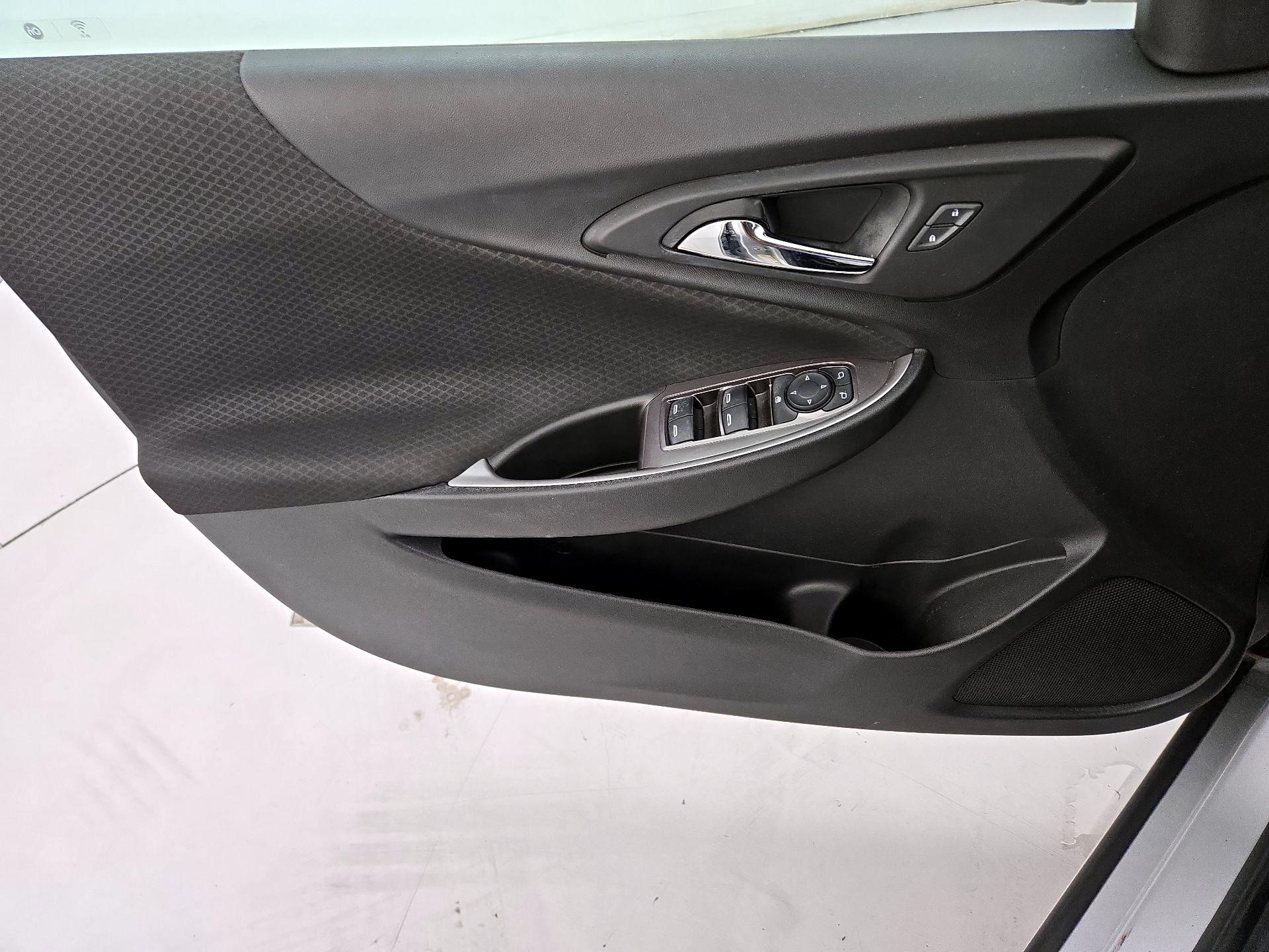 Thumbnail: 2020 Chevrolet Malibu - 12