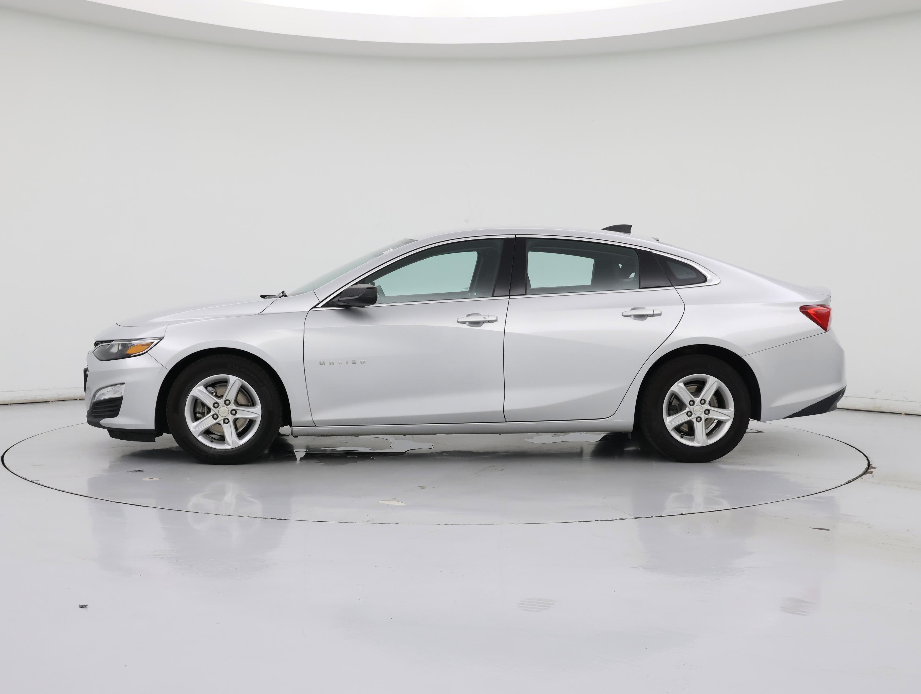 Thumbnail: 2020 Chevrolet Malibu - 3