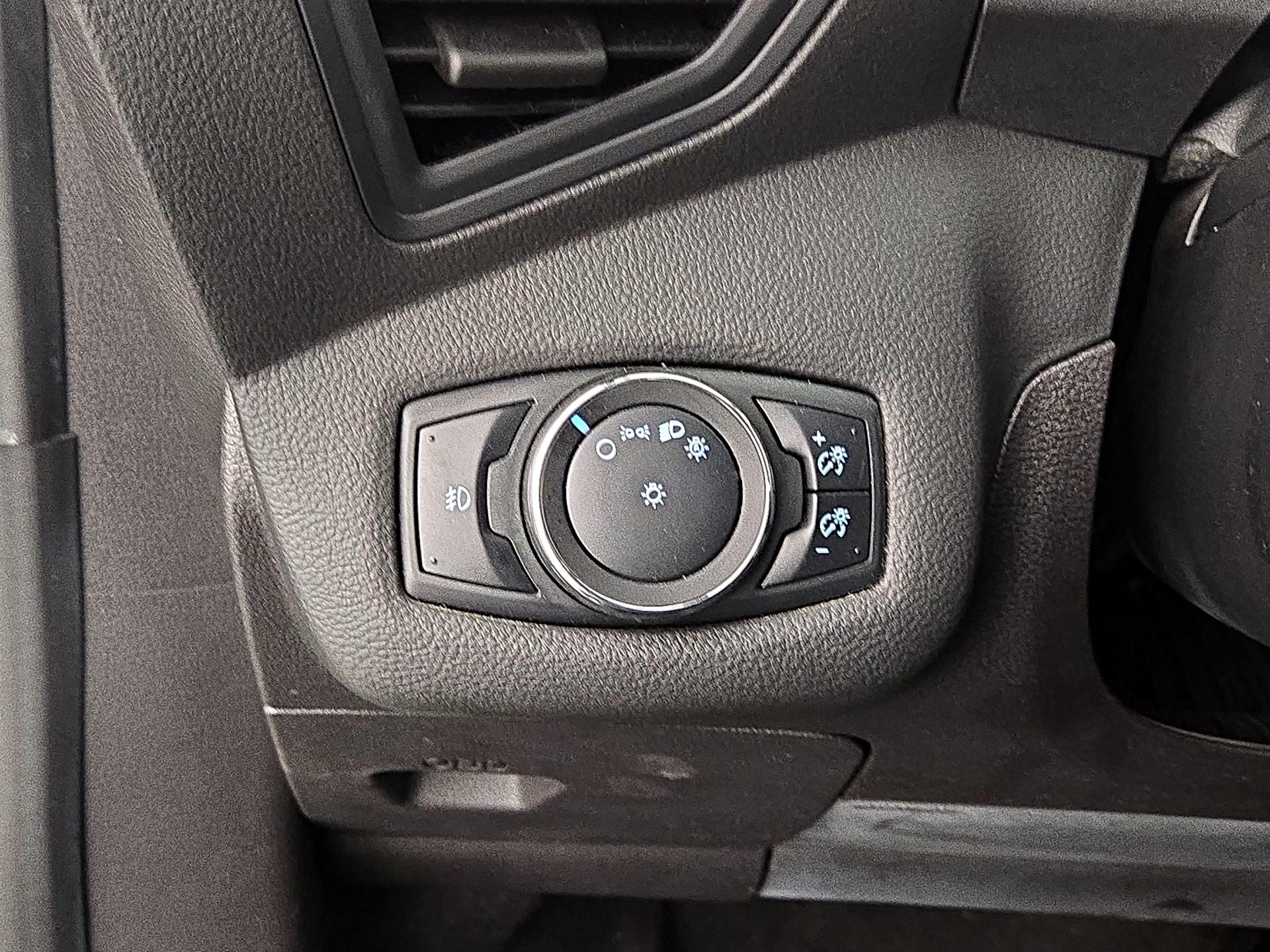 Thumbnail: 2015 Ford C-Max - 13