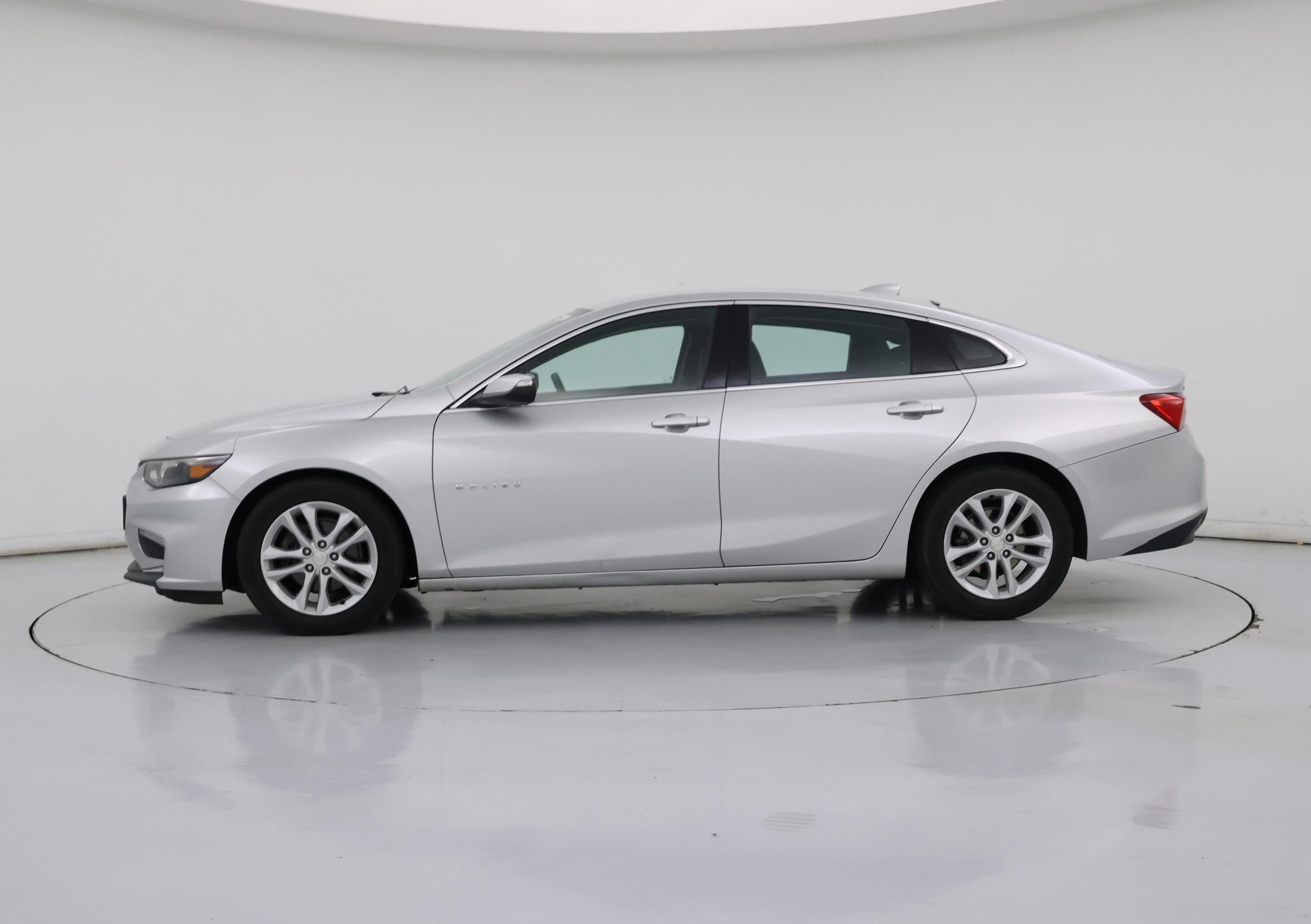 Thumbnail: 2016 Chevrolet Malibu - 3