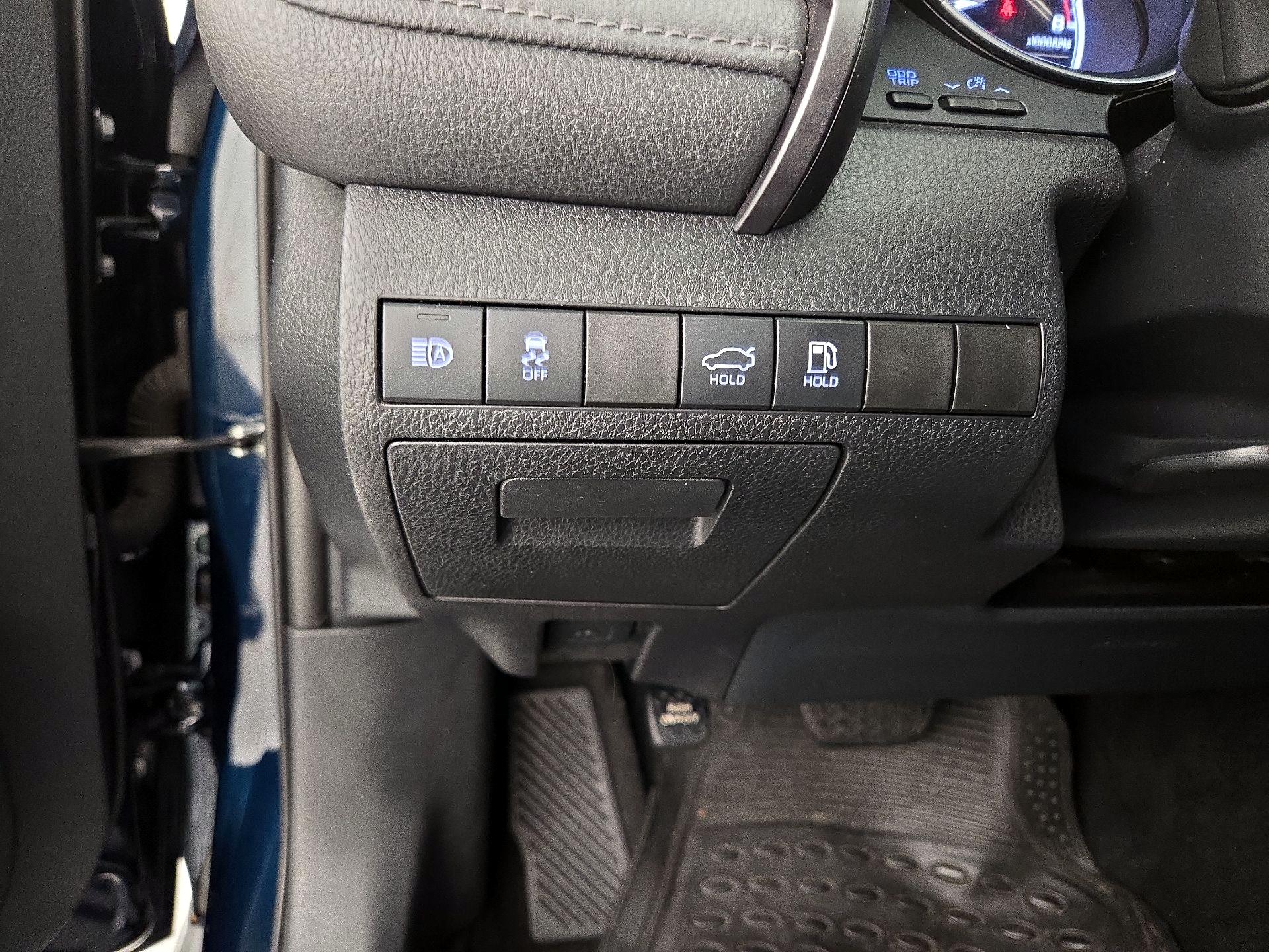 Thumbnail: 2020 Toyota Camry - 13