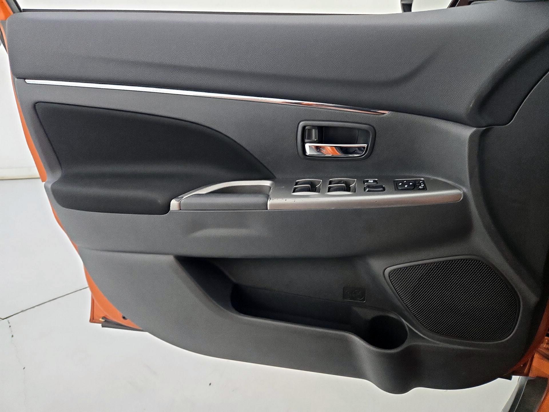 Thumbnail: 2020 Mitsubishi Outlander Sport - 12