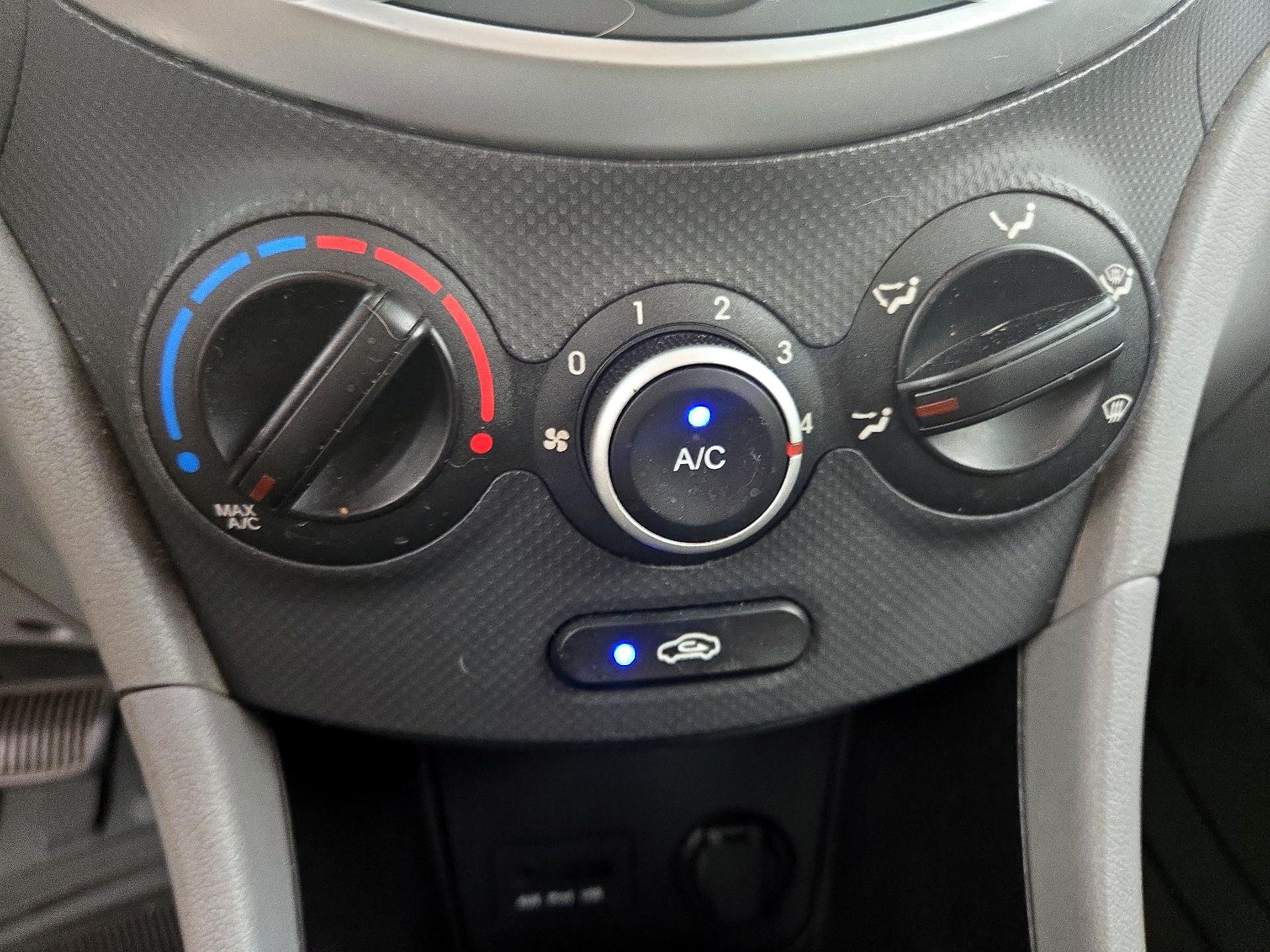 Thumbnail: 2013 Hyundai Accent - 15