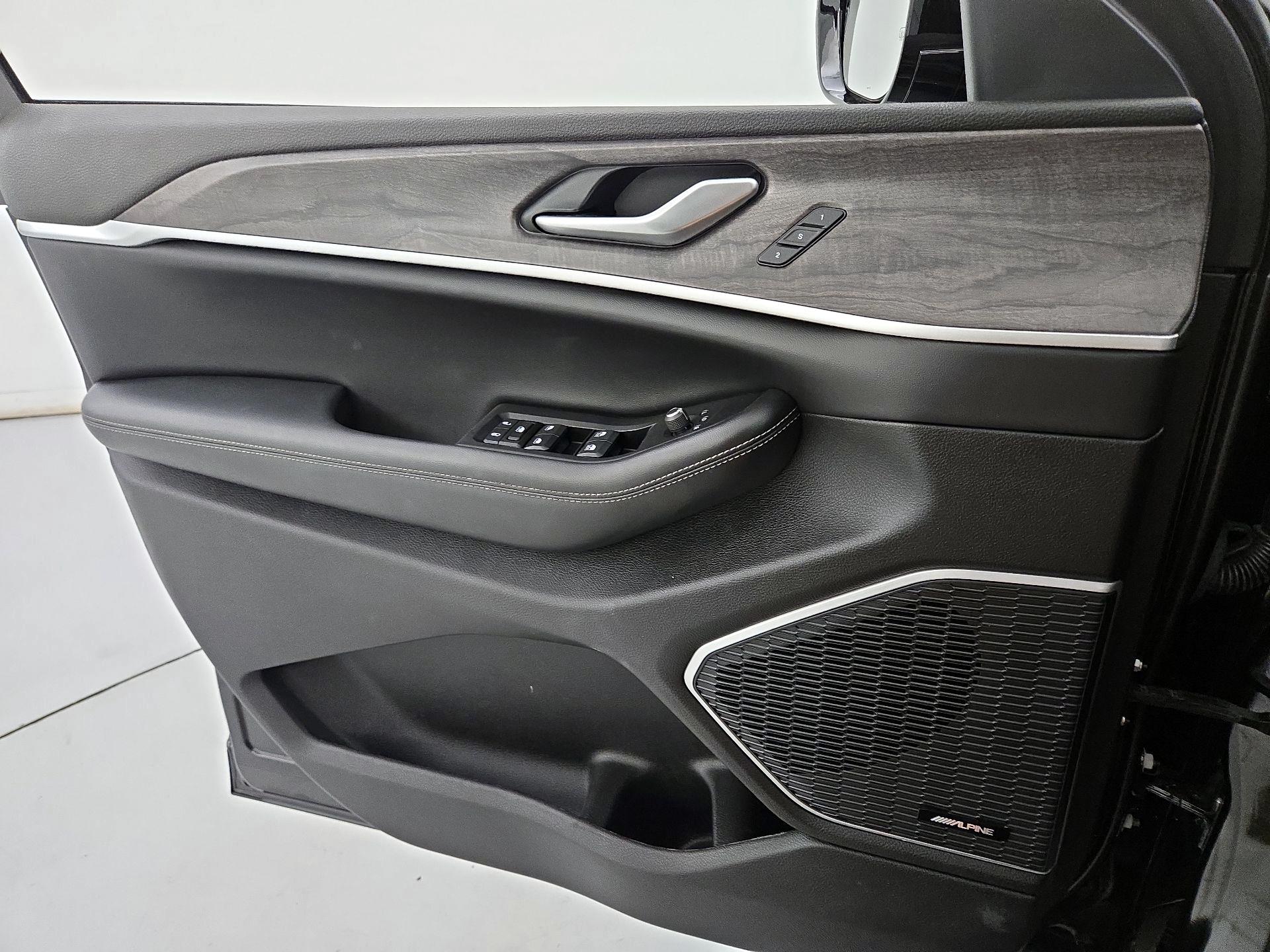 Thumbnail: 2023 Jeep Grand Cherokee - 12