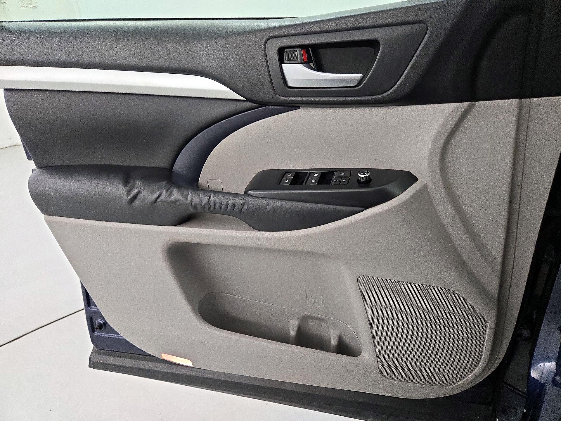 Thumbnail: 2014 Toyota Highlander - 12