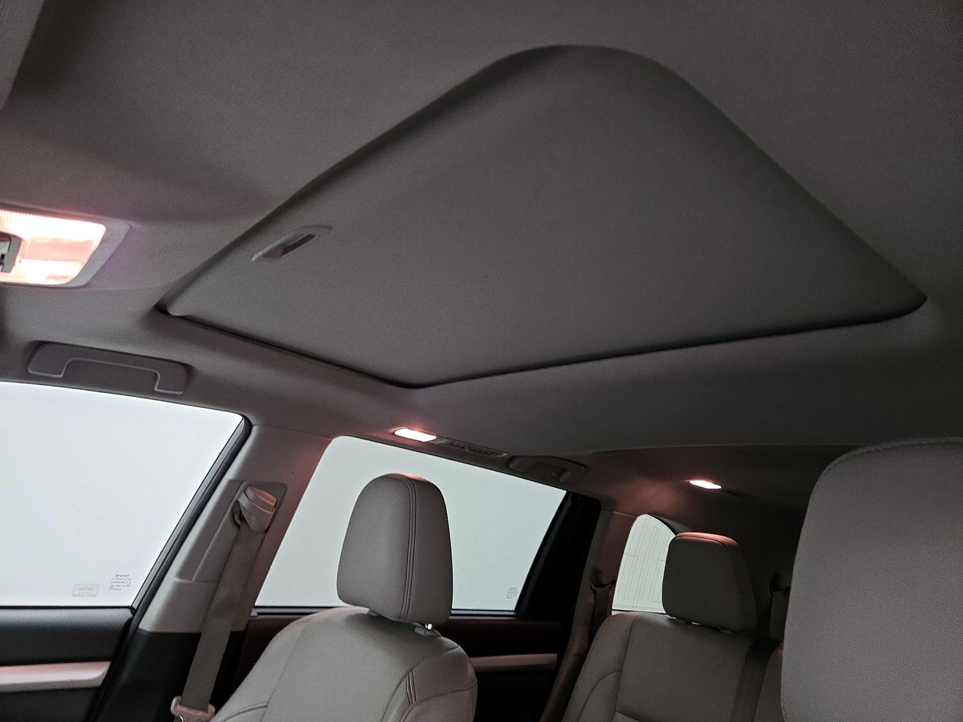Thumbnail: 2014 Toyota Highlander - 19