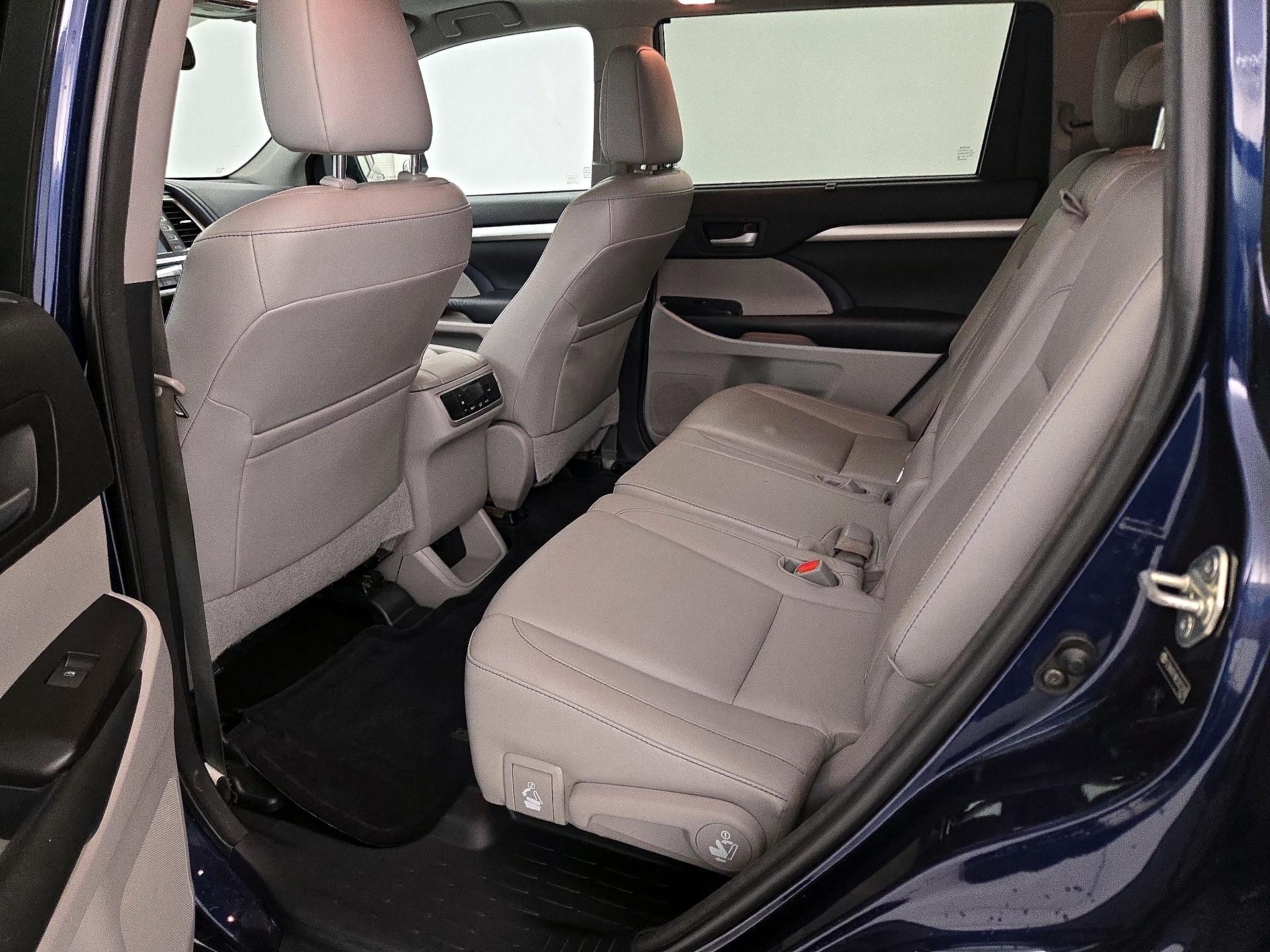 Thumbnail: 2014 Toyota Highlander - 20