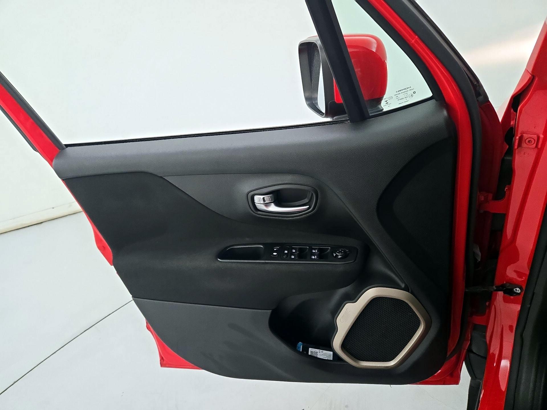 Thumbnail: 2016 Jeep Renegade - 12