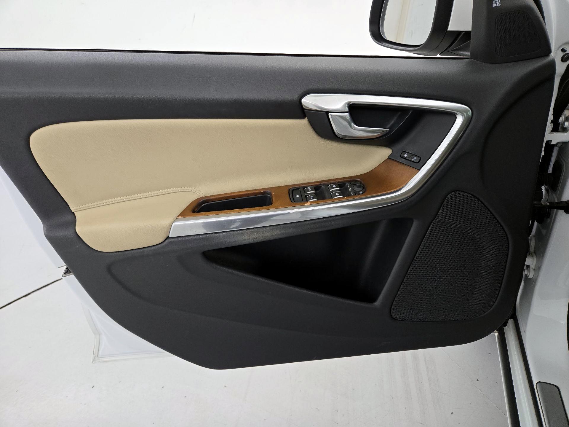 Thumbnail: 2016 Volvo S60 - 12