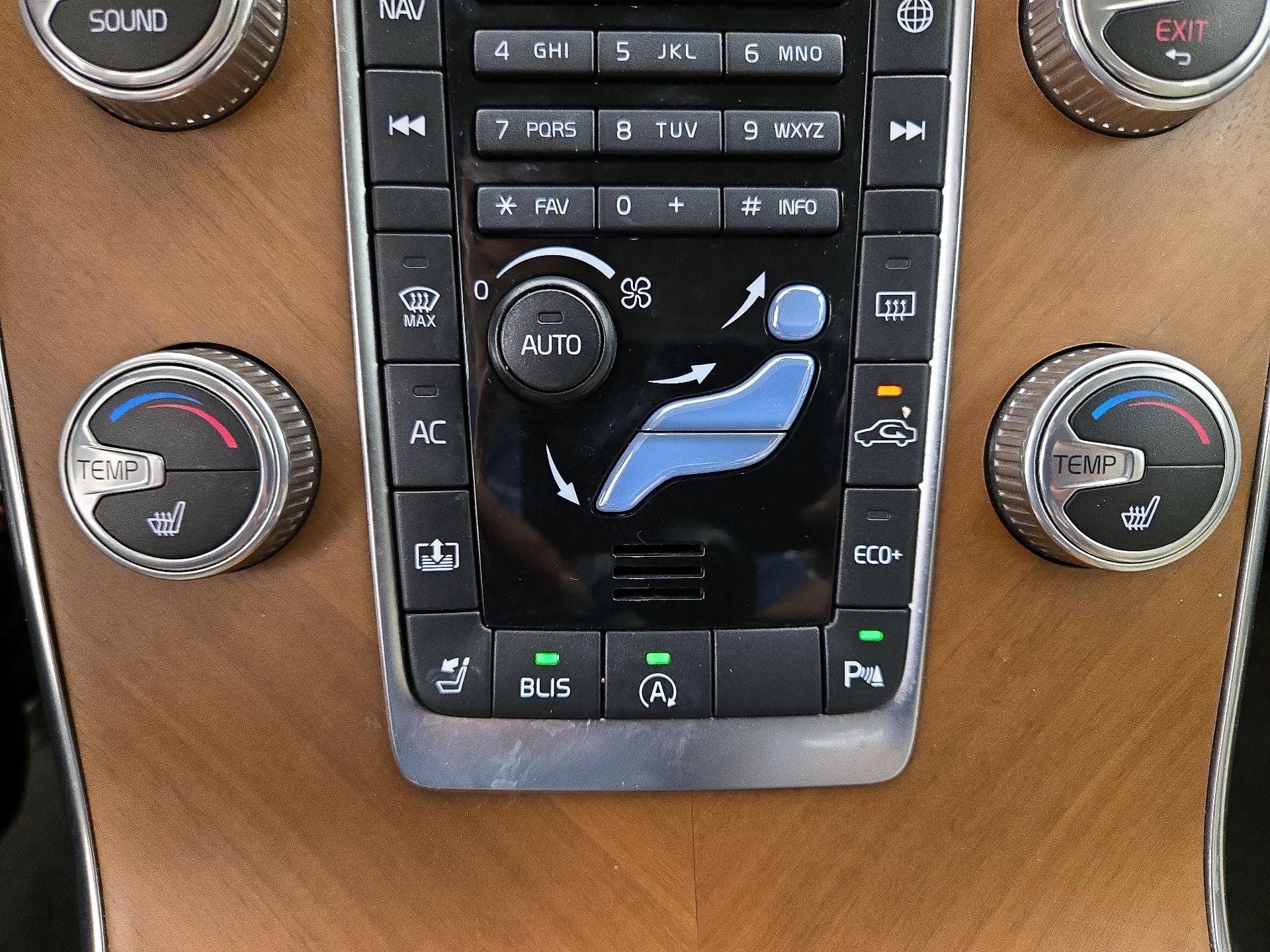 Thumbnail: 2016 Volvo S60 - 16