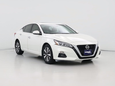 White 2019 Nissan Altima SV