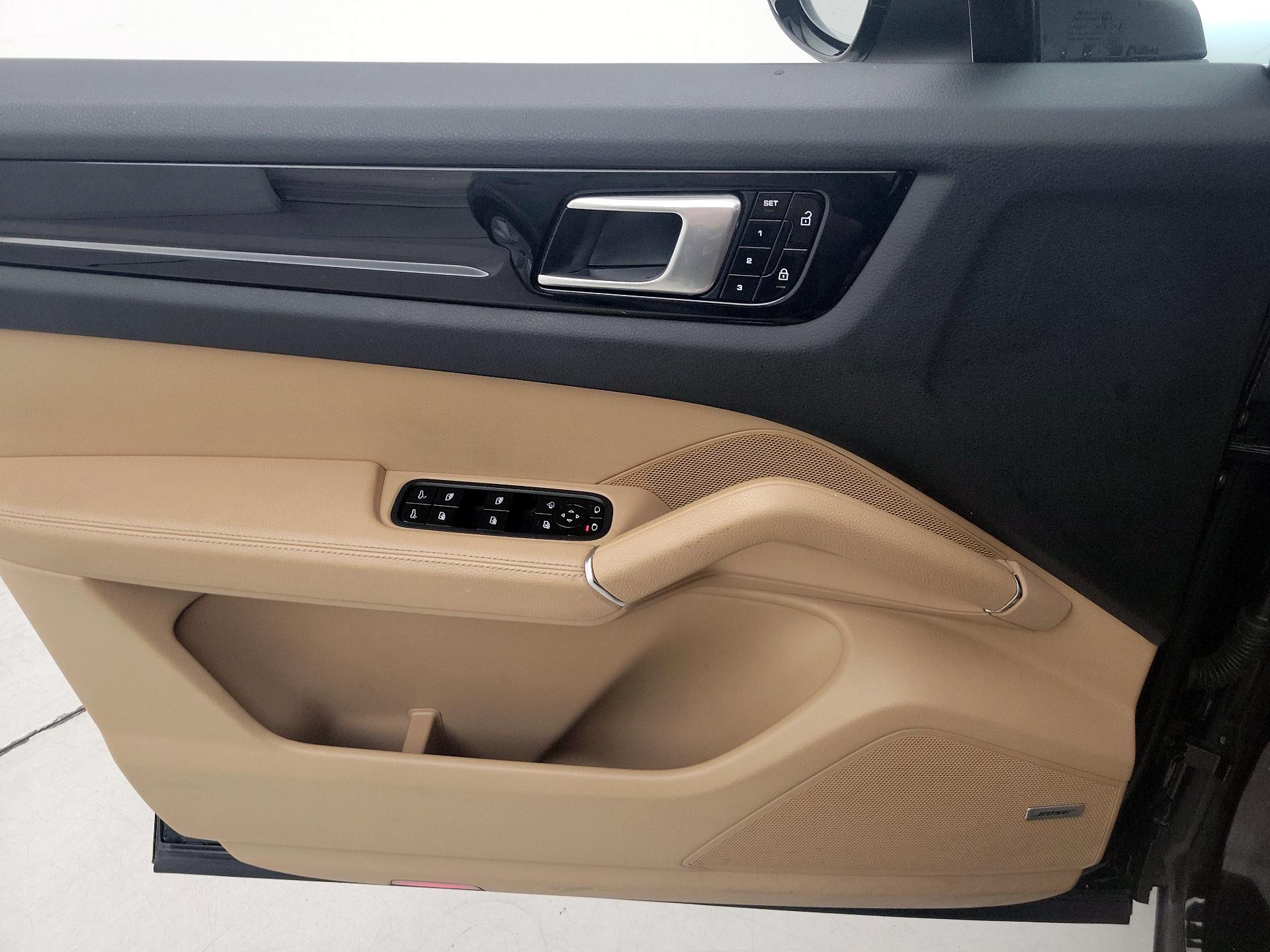 Thumbnail: 2019 Porsche Cayenne - 12