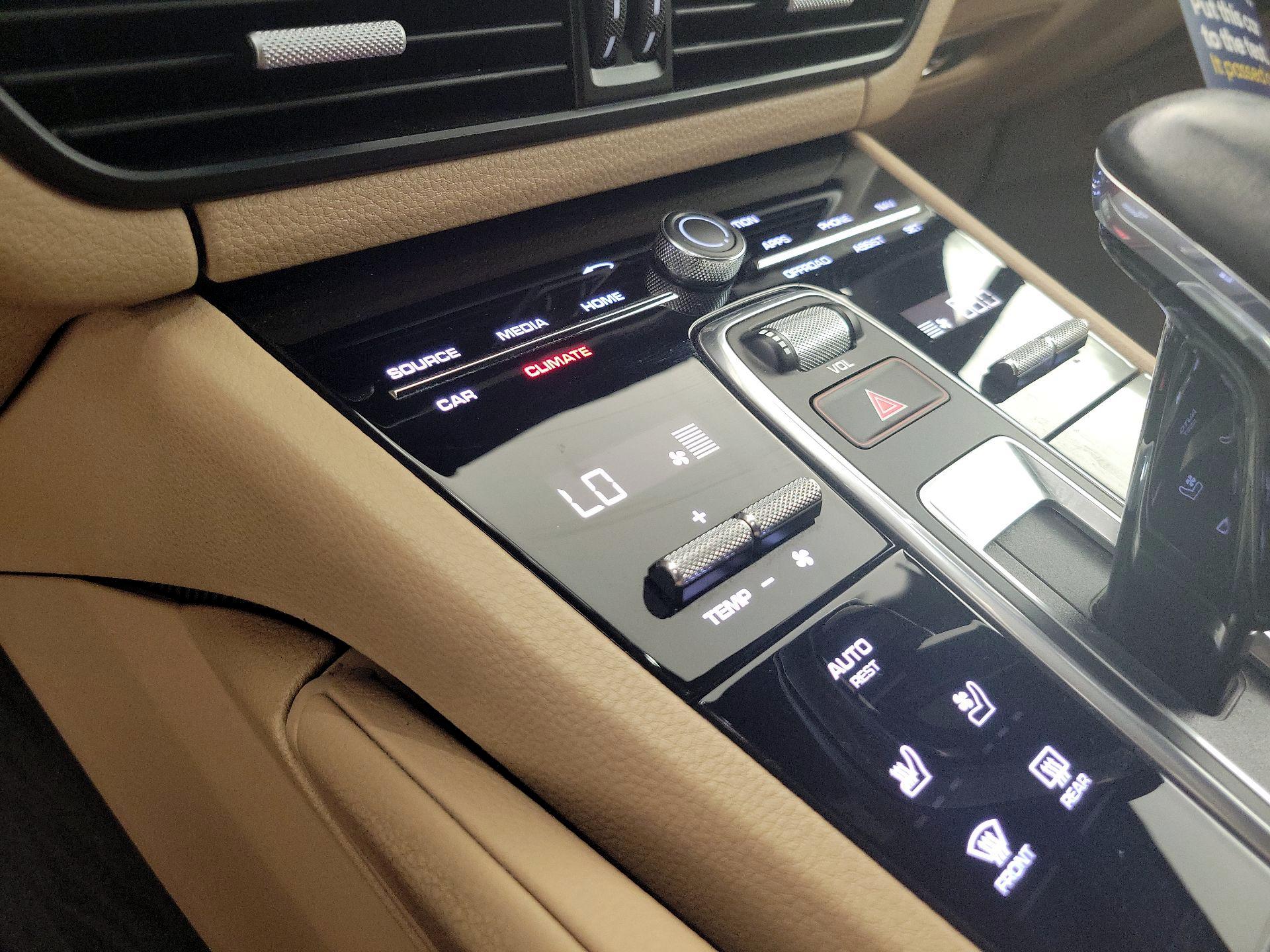 Thumbnail: 2019 Porsche Cayenne - 17