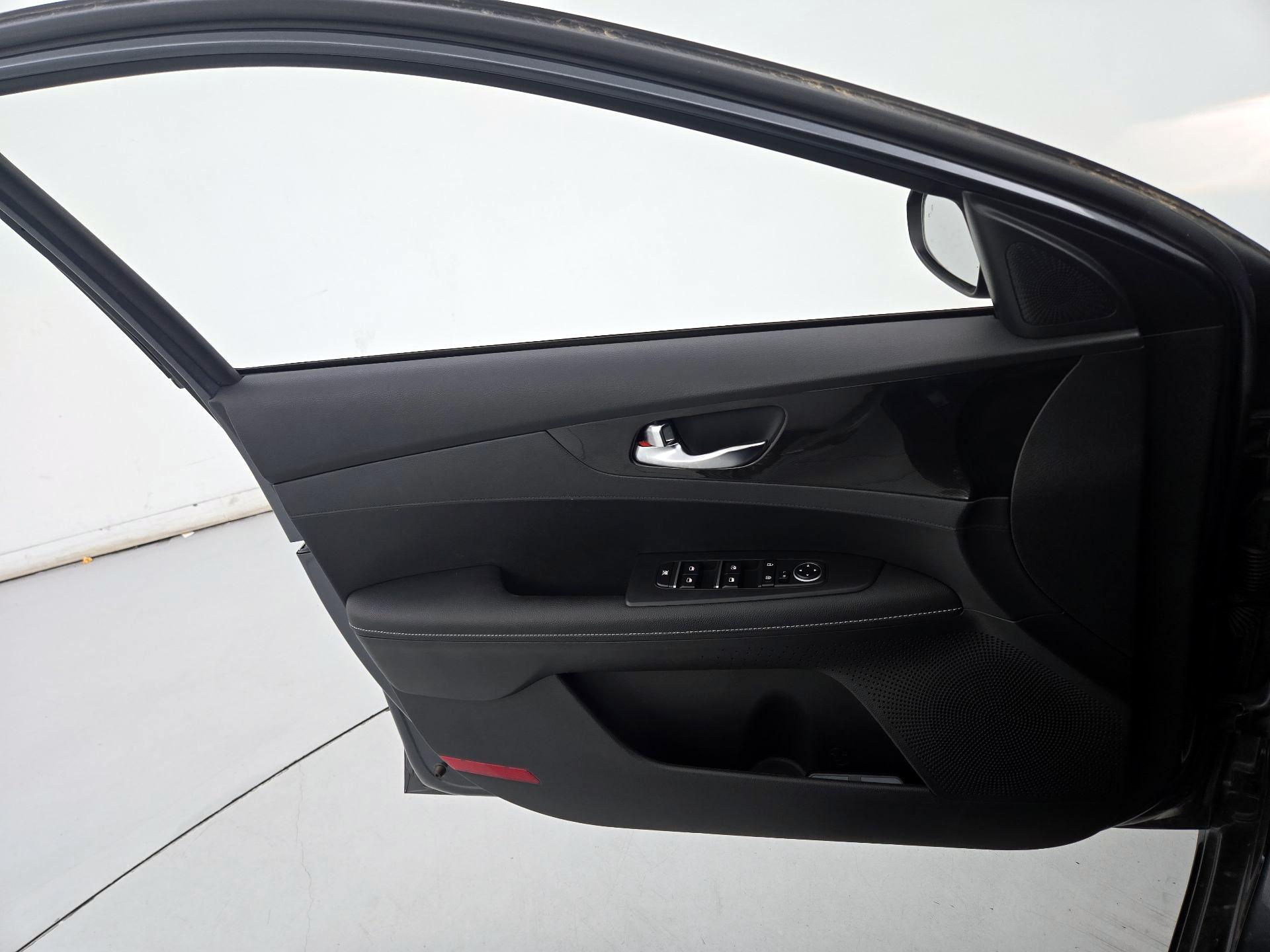 Thumbnail: 2023 Kia Forte - 12