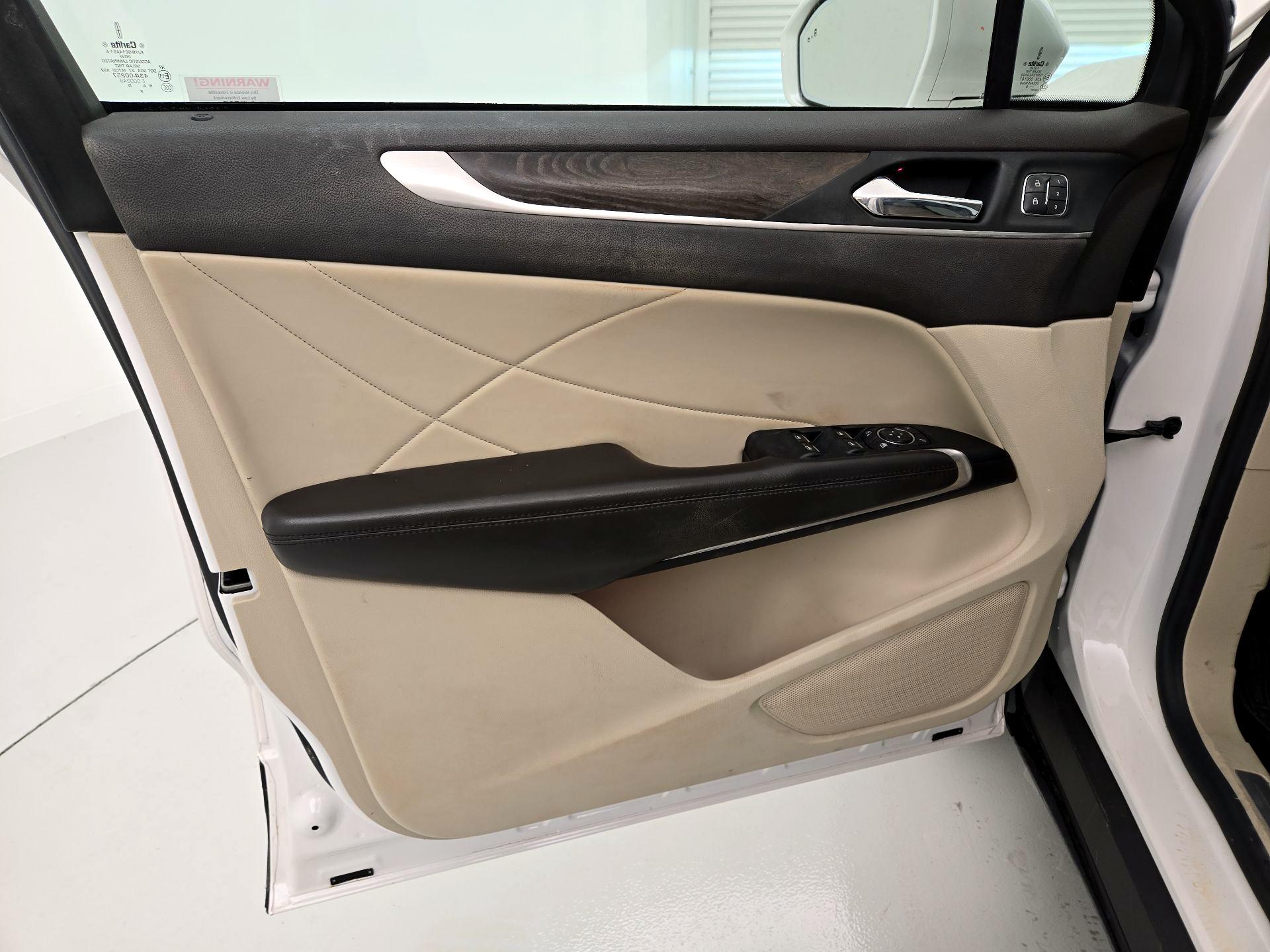Thumbnail: 2019 Lincoln MKC - 12