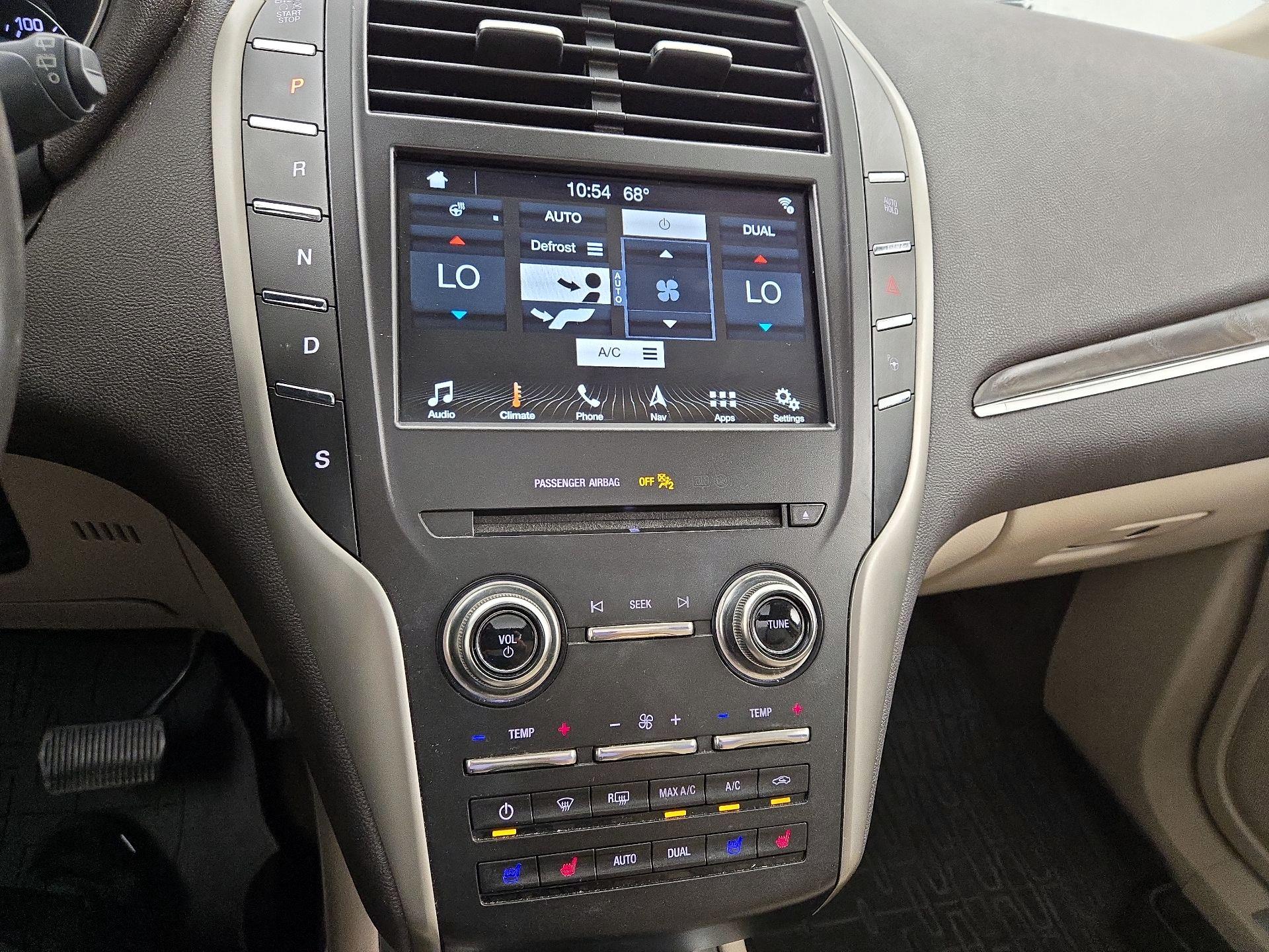 Thumbnail: 2019 Lincoln MKC - 17