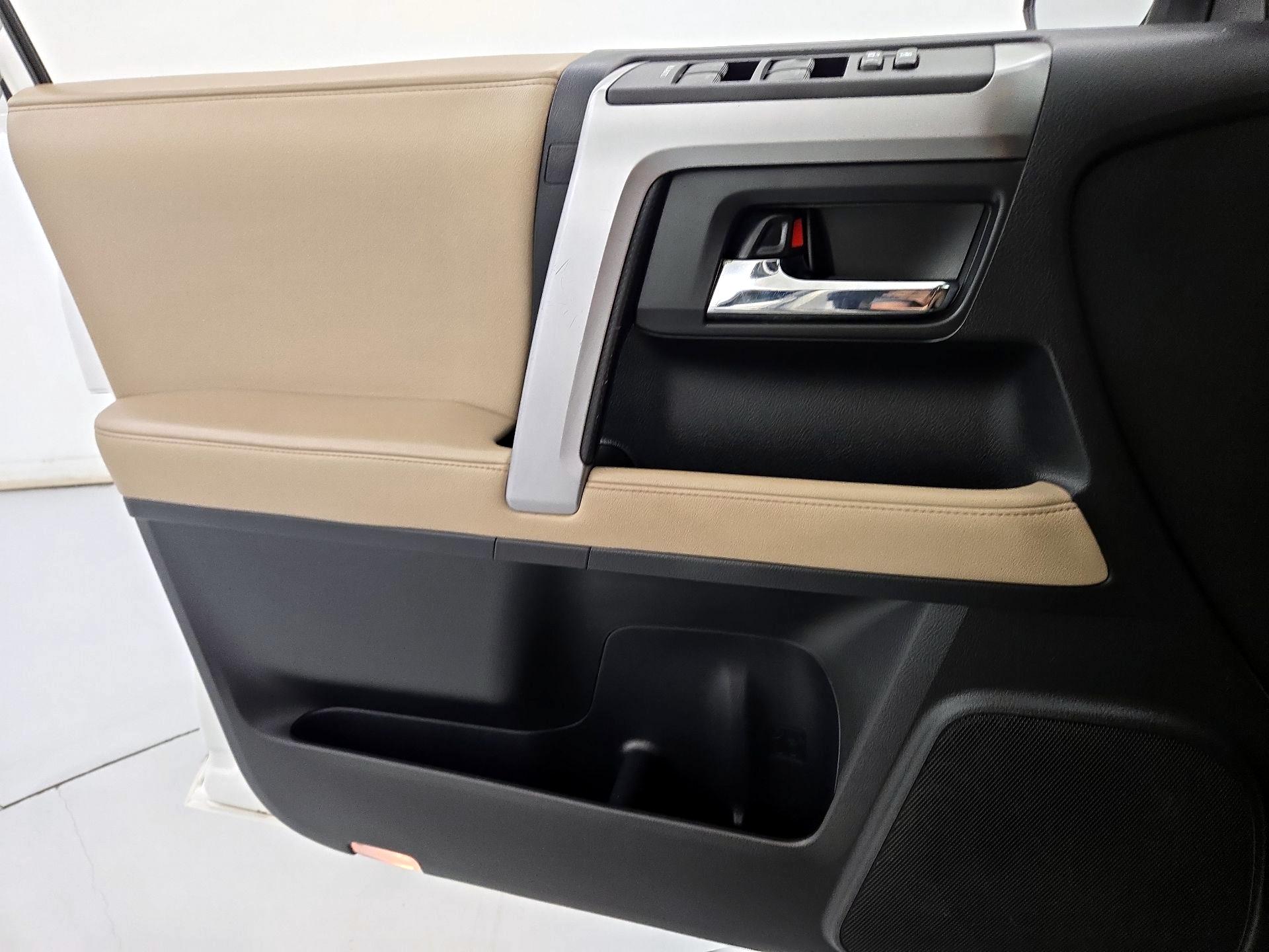 Thumbnail: 2016 Toyota 4Runner - 12