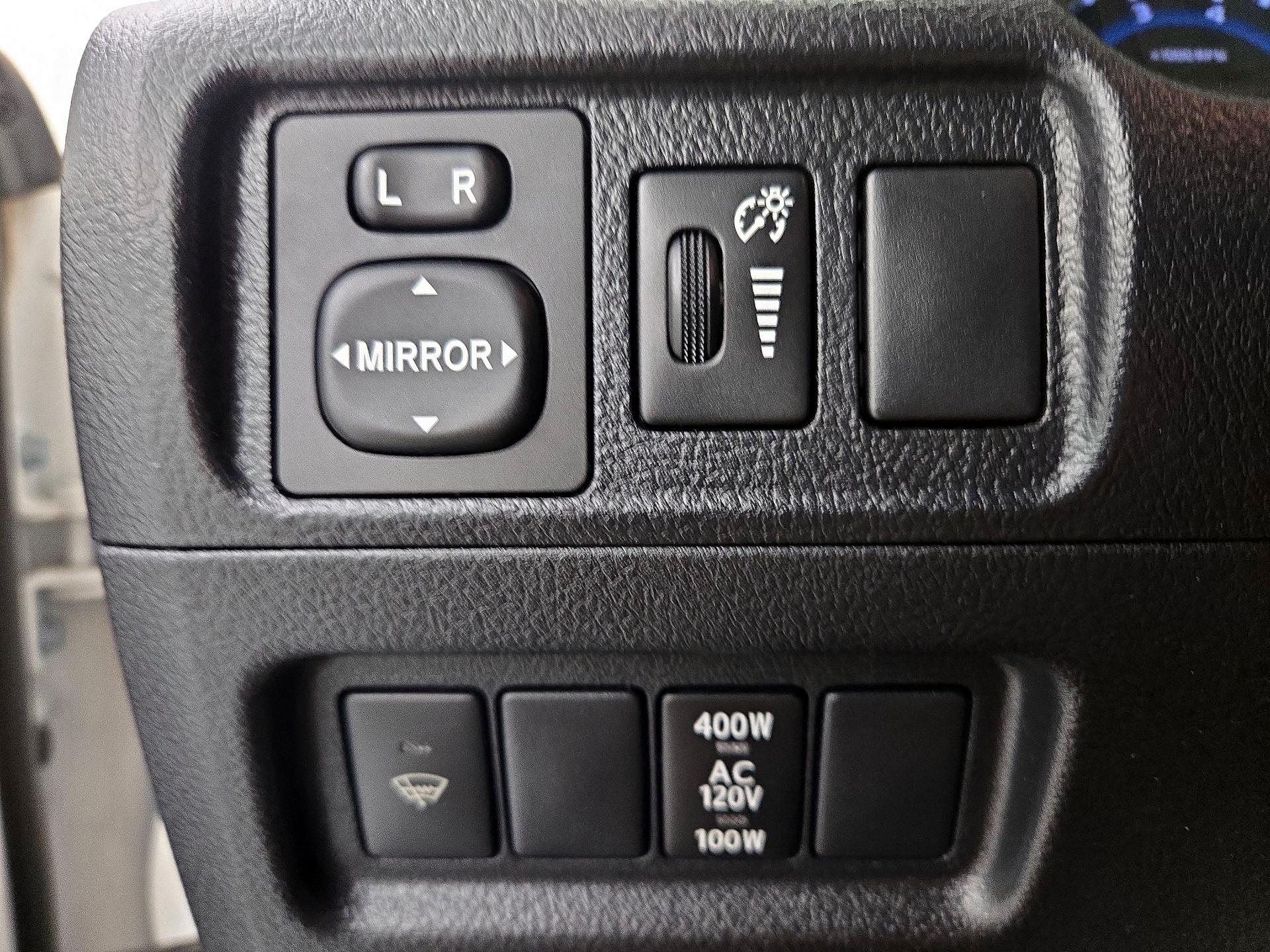 Thumbnail: 2016 Toyota 4Runner - 13