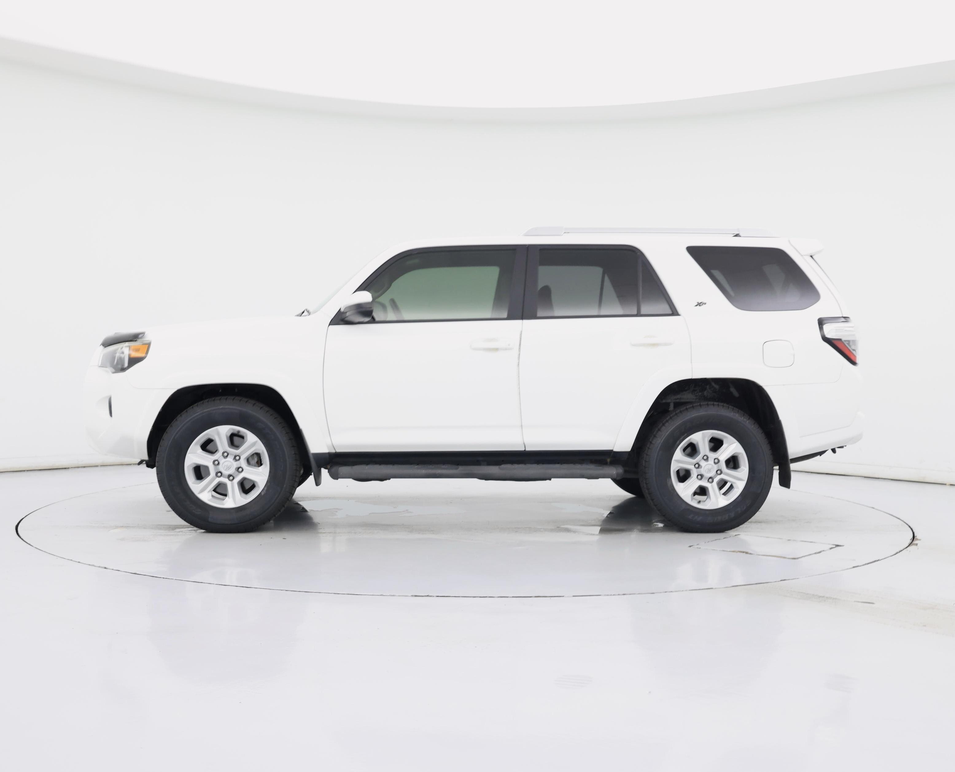 Thumbnail: 2016 Toyota 4Runner - 3
