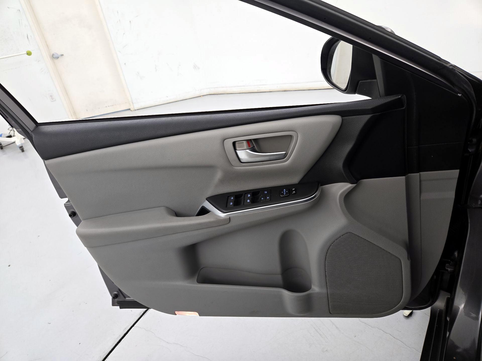 Thumbnail: 2015 Toyota Camry - 10