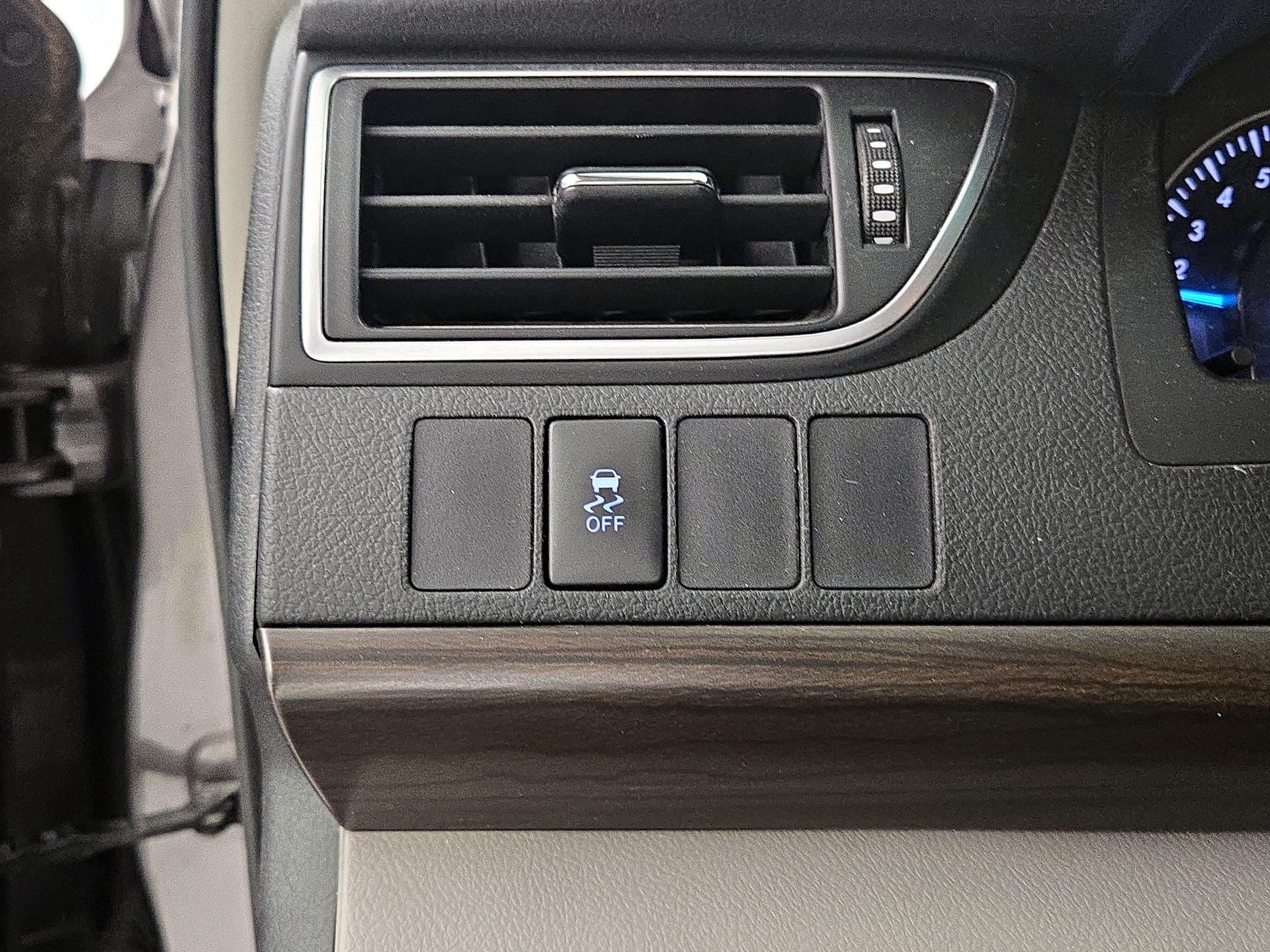 Thumbnail: 2015 Toyota Camry - 11