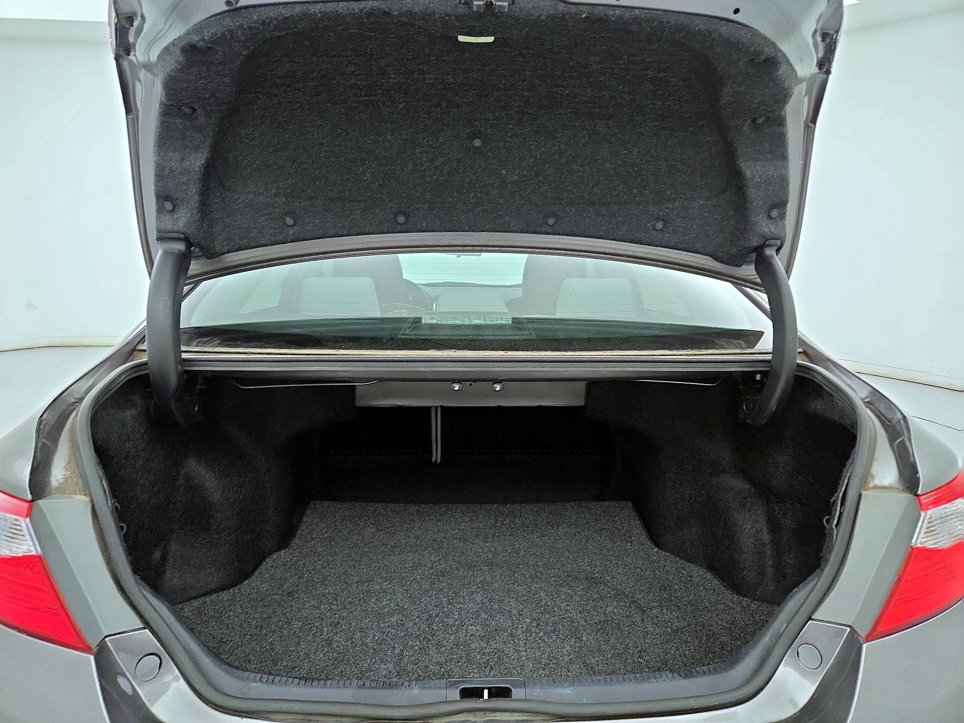 Thumbnail: 2015 Toyota Camry - 18