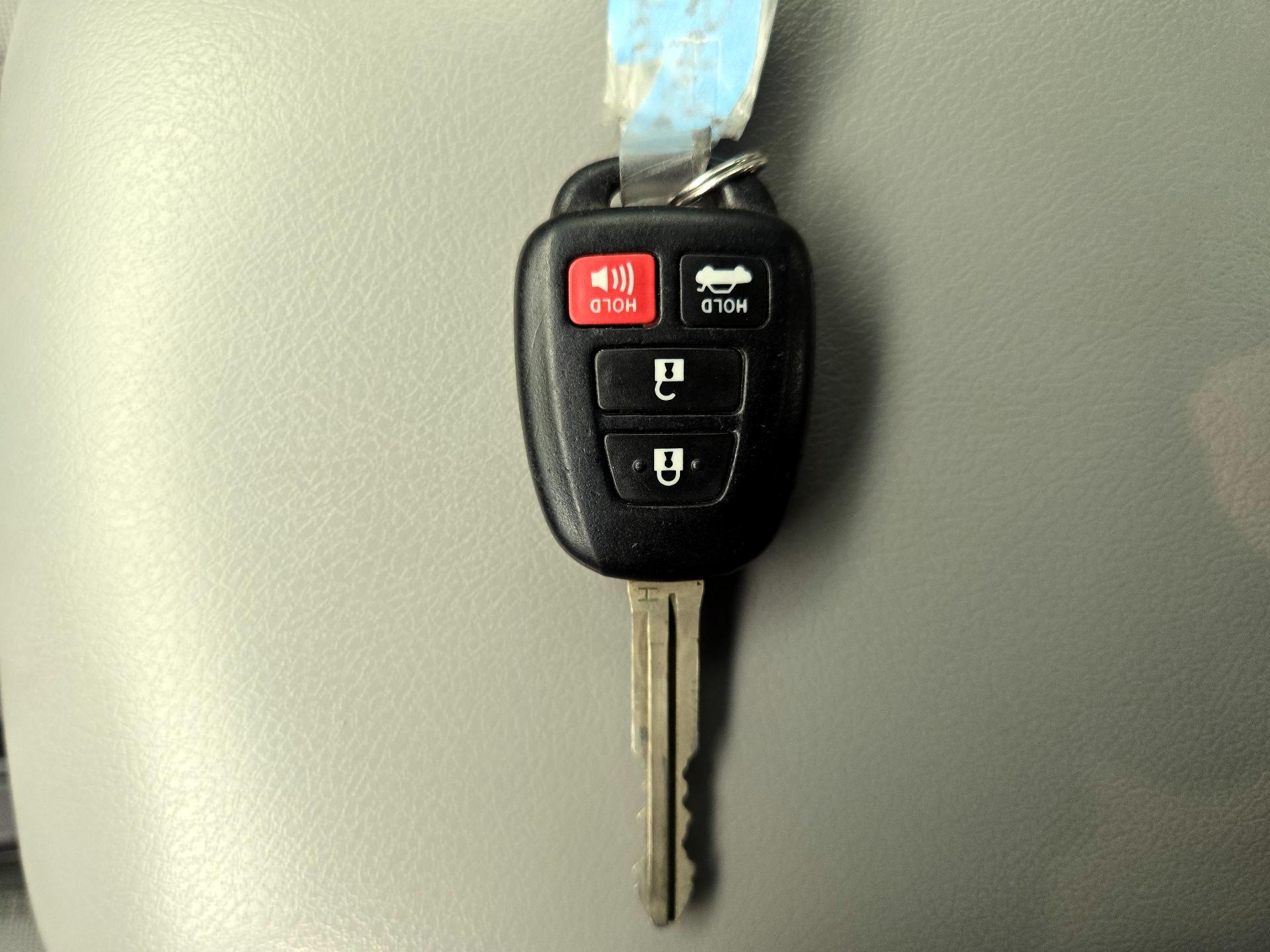 Thumbnail: 2015 Toyota Camry - 20