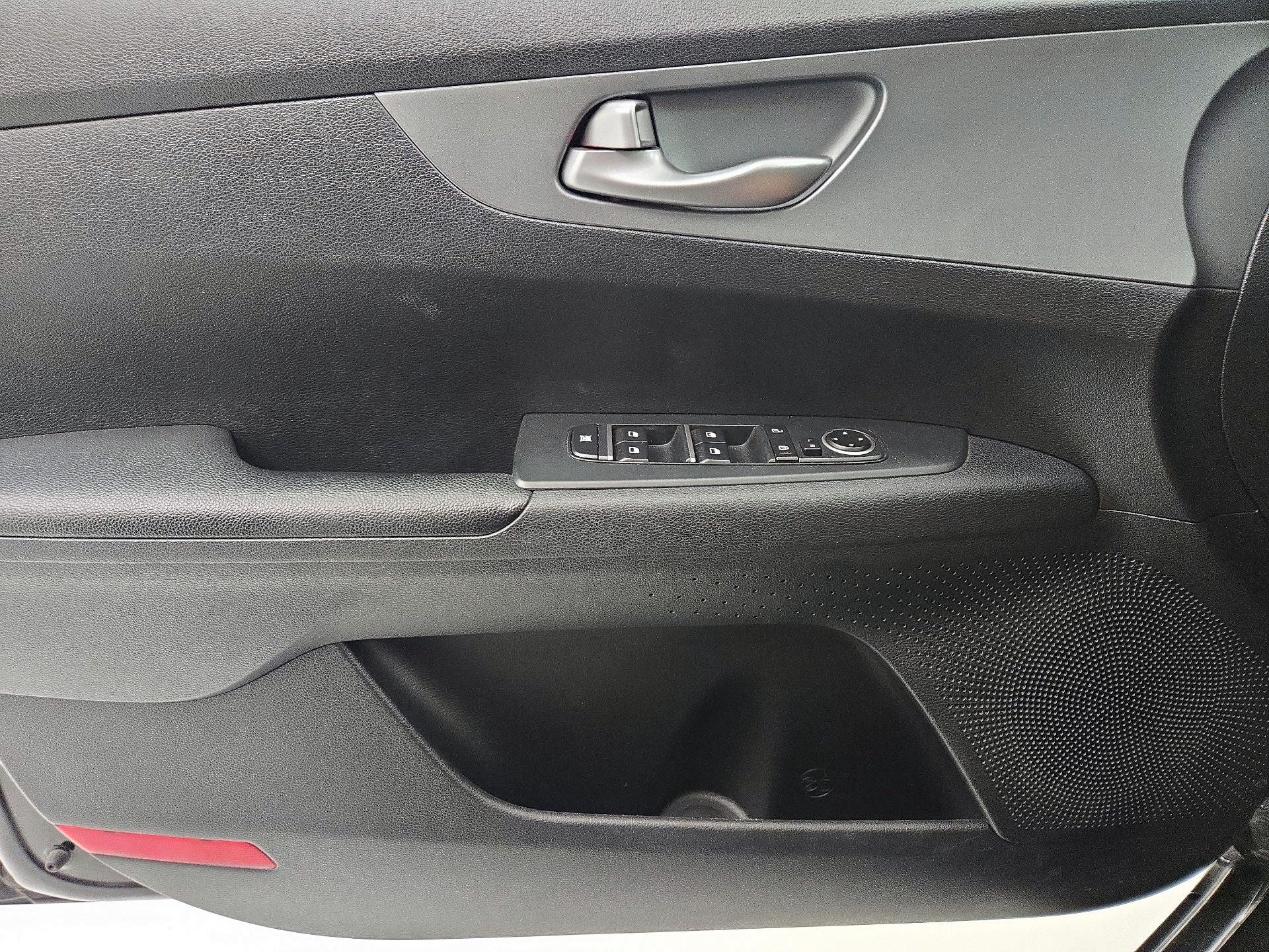 Thumbnail: 2019 Kia Forte - 12