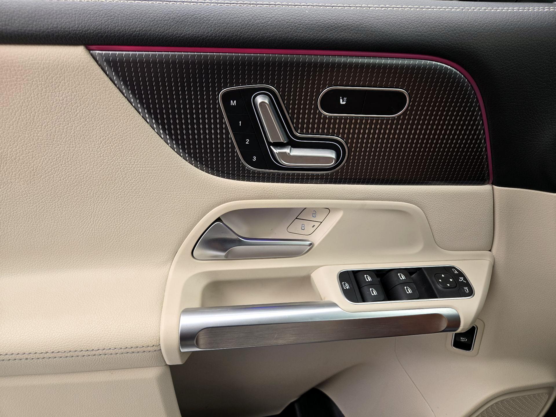 Thumbnail: 2021 Mercedes-Benz GLB - 12