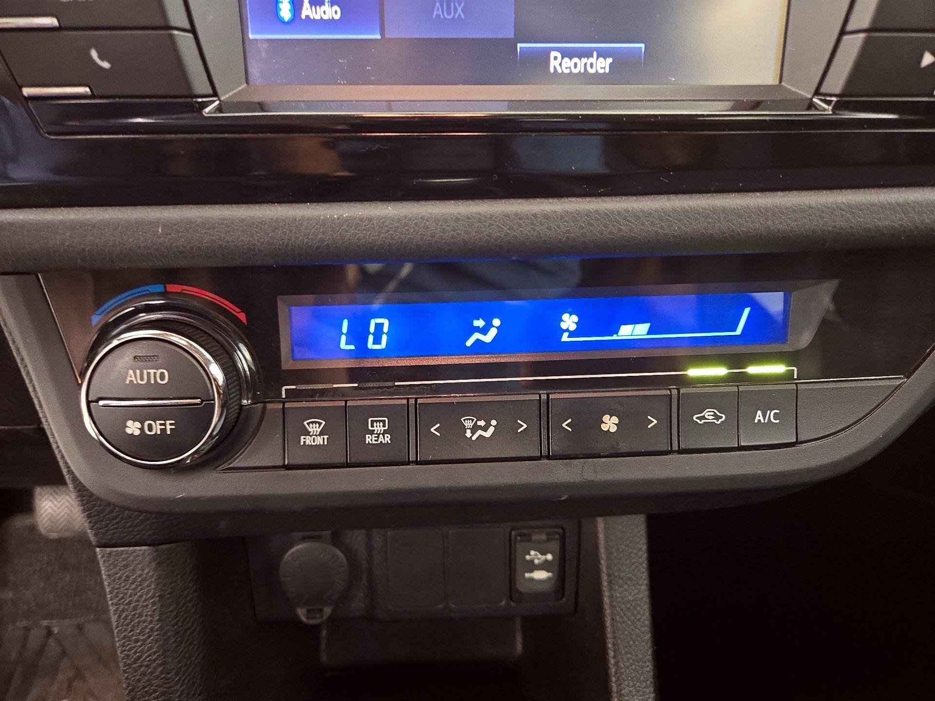 Thumbnail: 2014 Toyota Corolla - 16