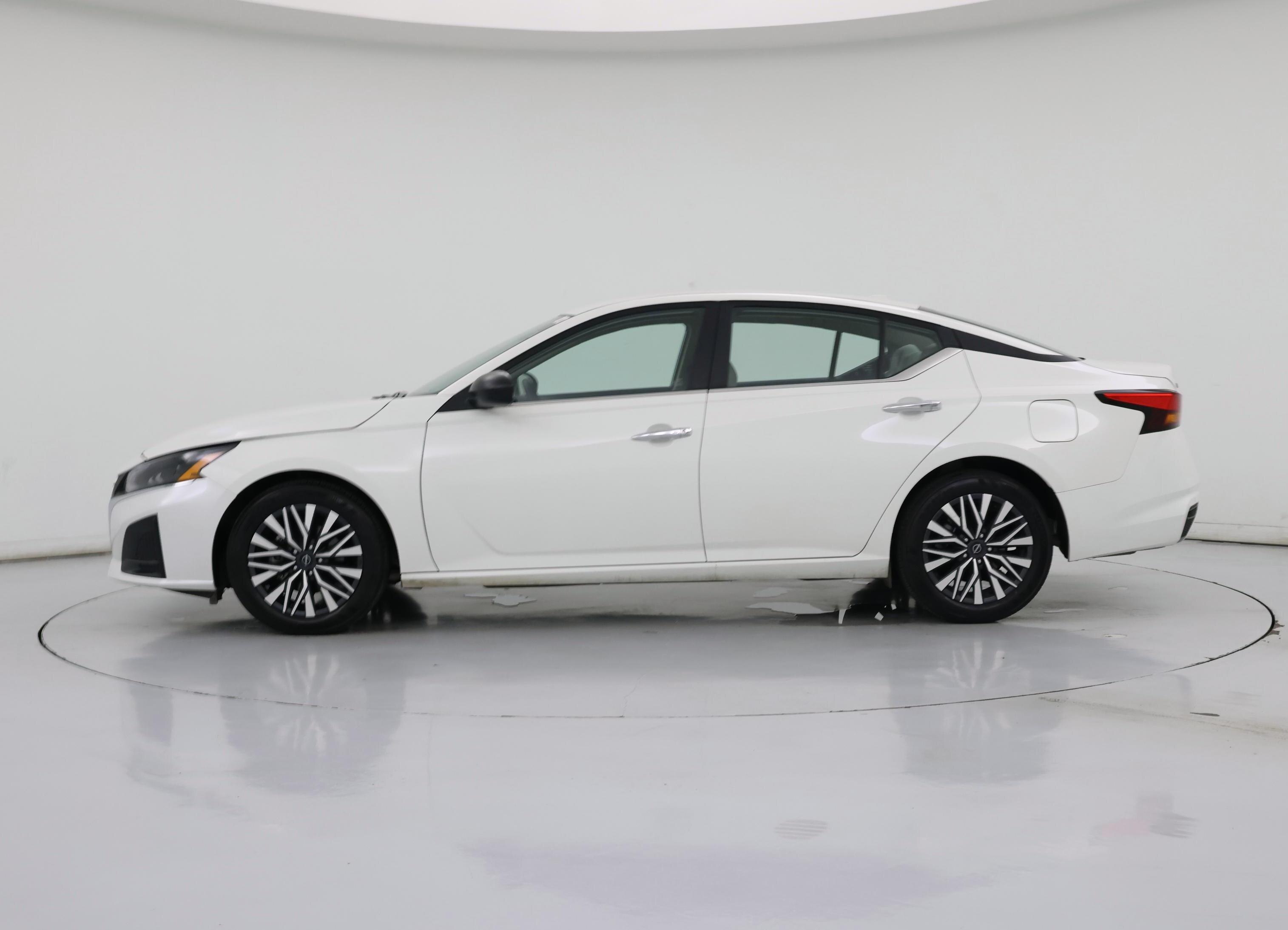 Thumbnail: 2025 Nissan Altima - 3