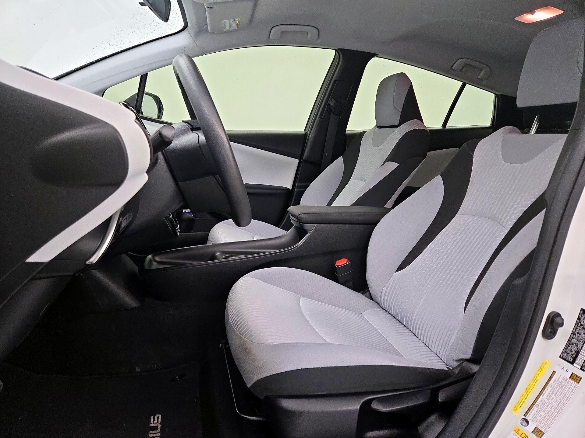 Thumbnail: 2016 Toyota Prius - 11
