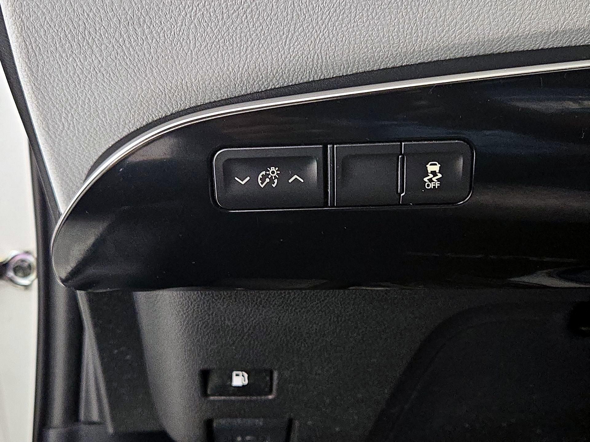 Thumbnail: 2016 Toyota Prius - 13