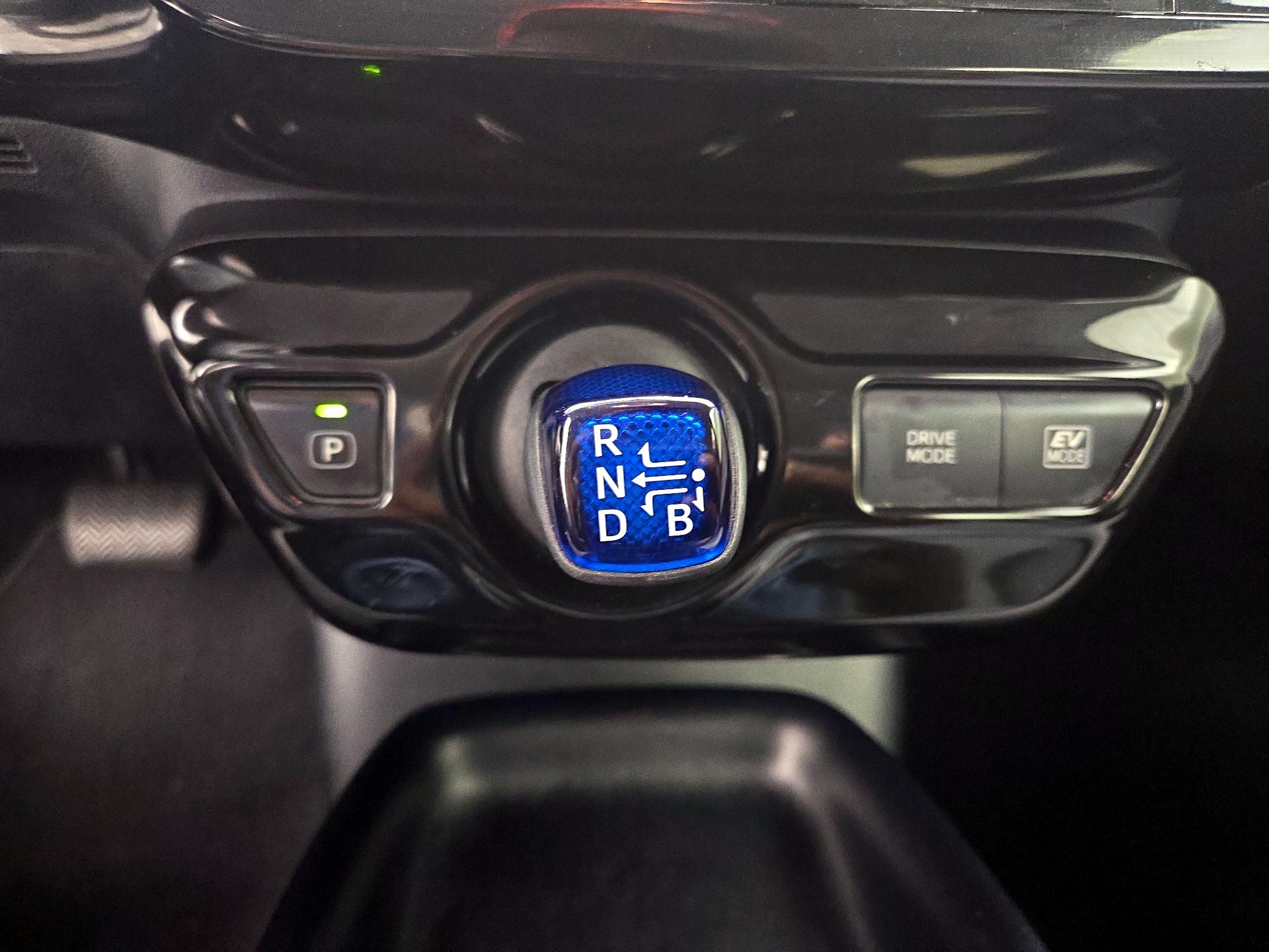 Thumbnail: 2016 Toyota Prius - 17