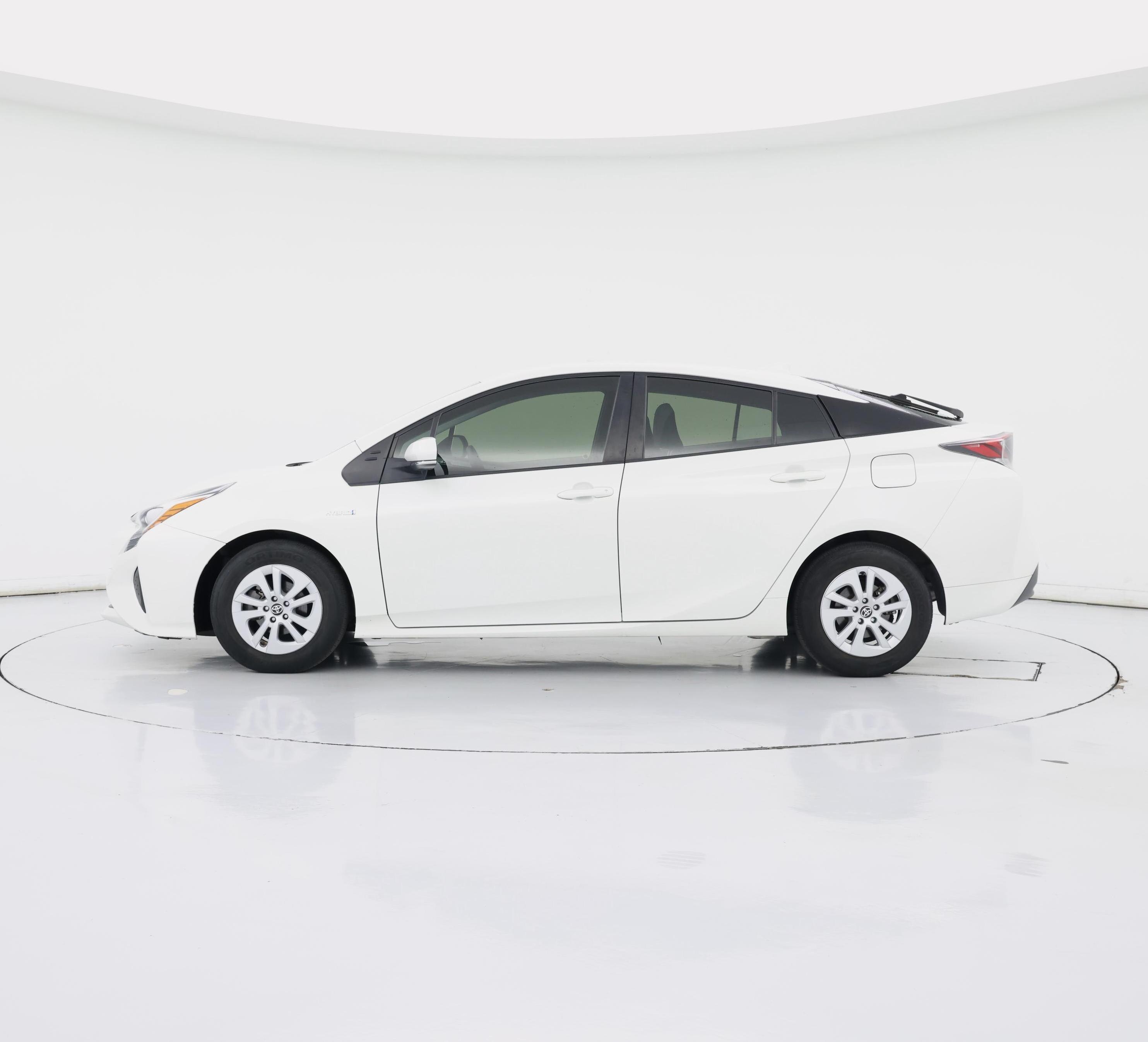 Thumbnail: 2016 Toyota Prius - 3