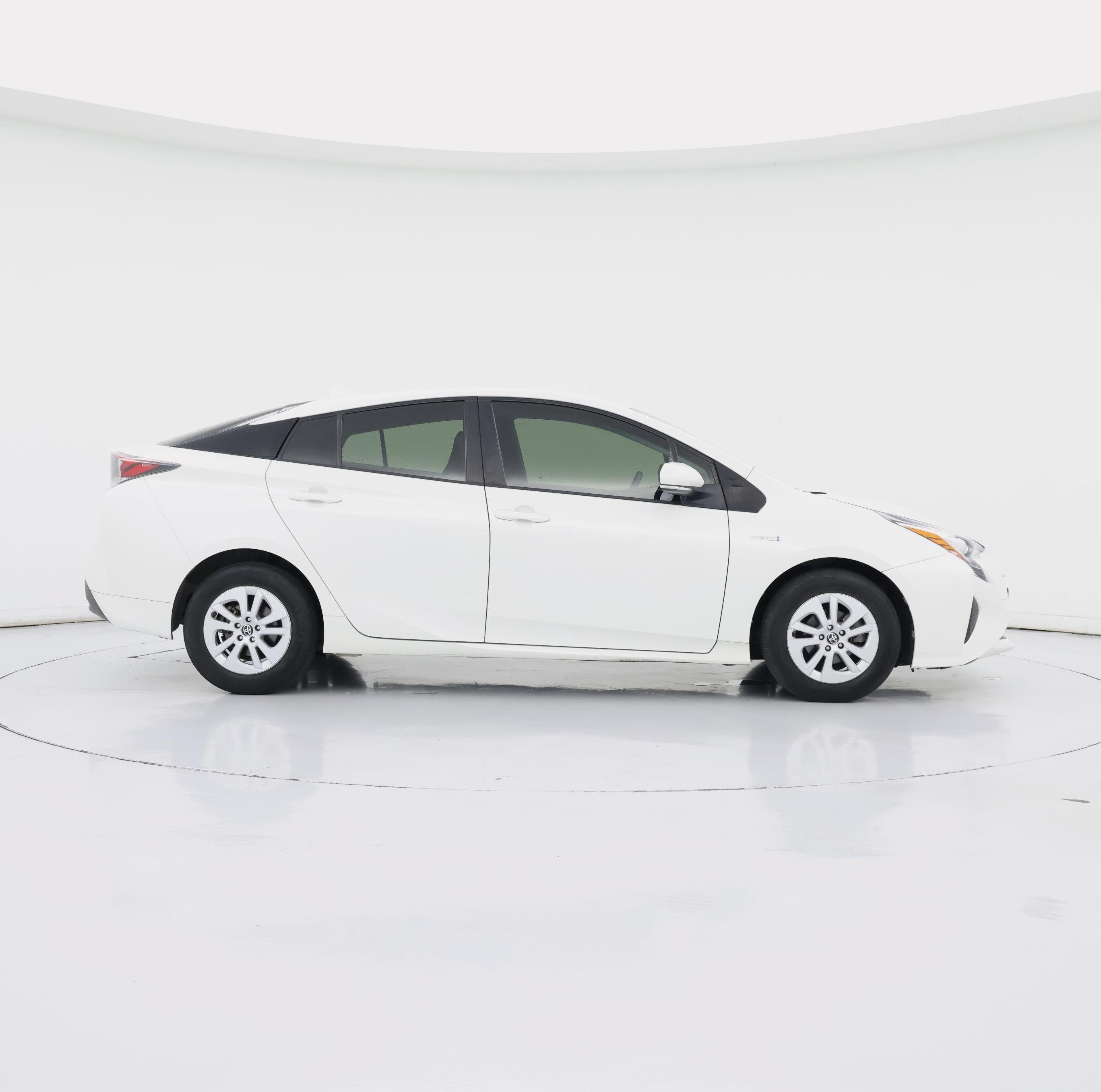 Thumbnail: 2016 Toyota Prius - 7