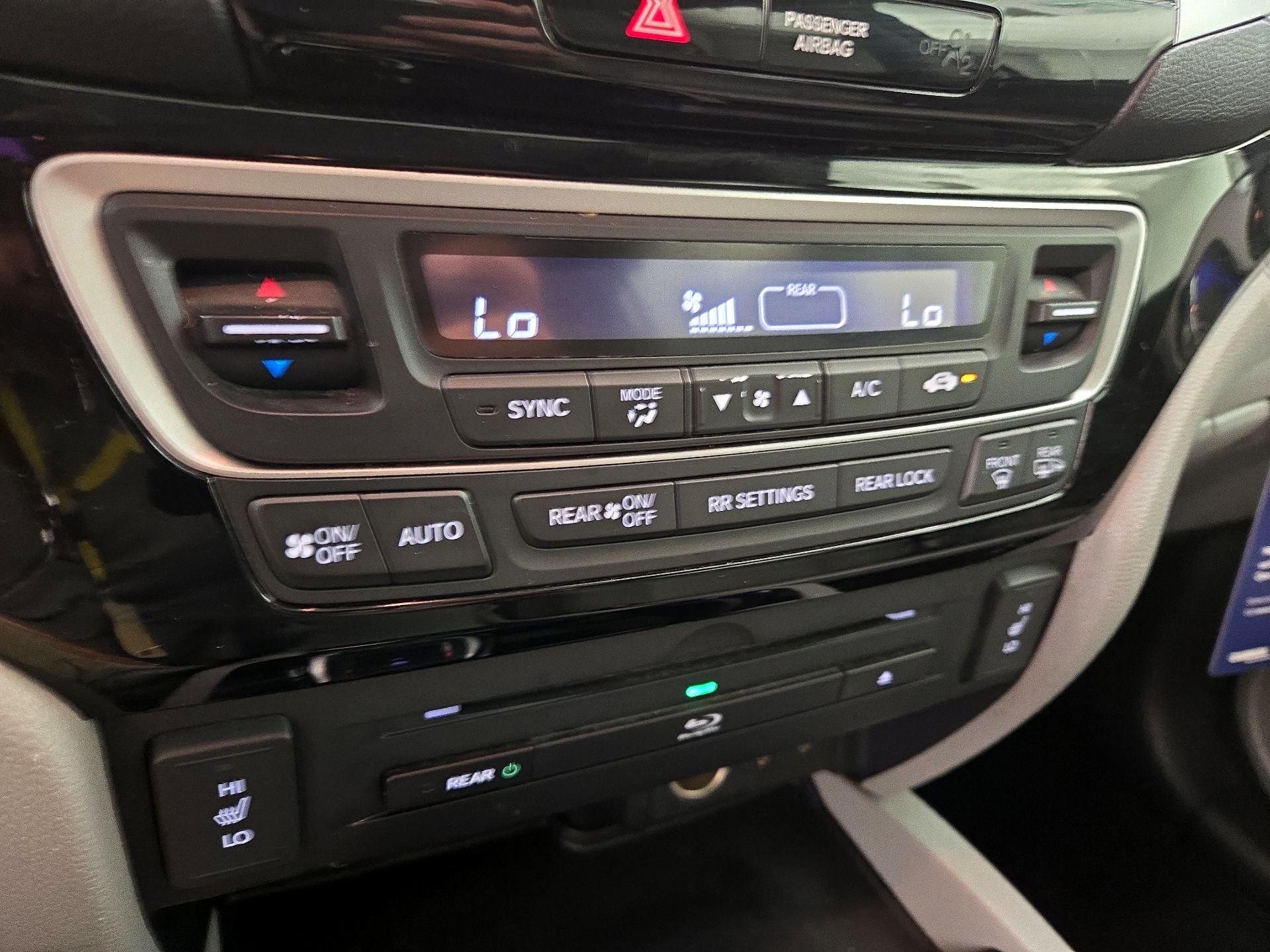 Thumbnail: 2016 Honda Pilot - 17