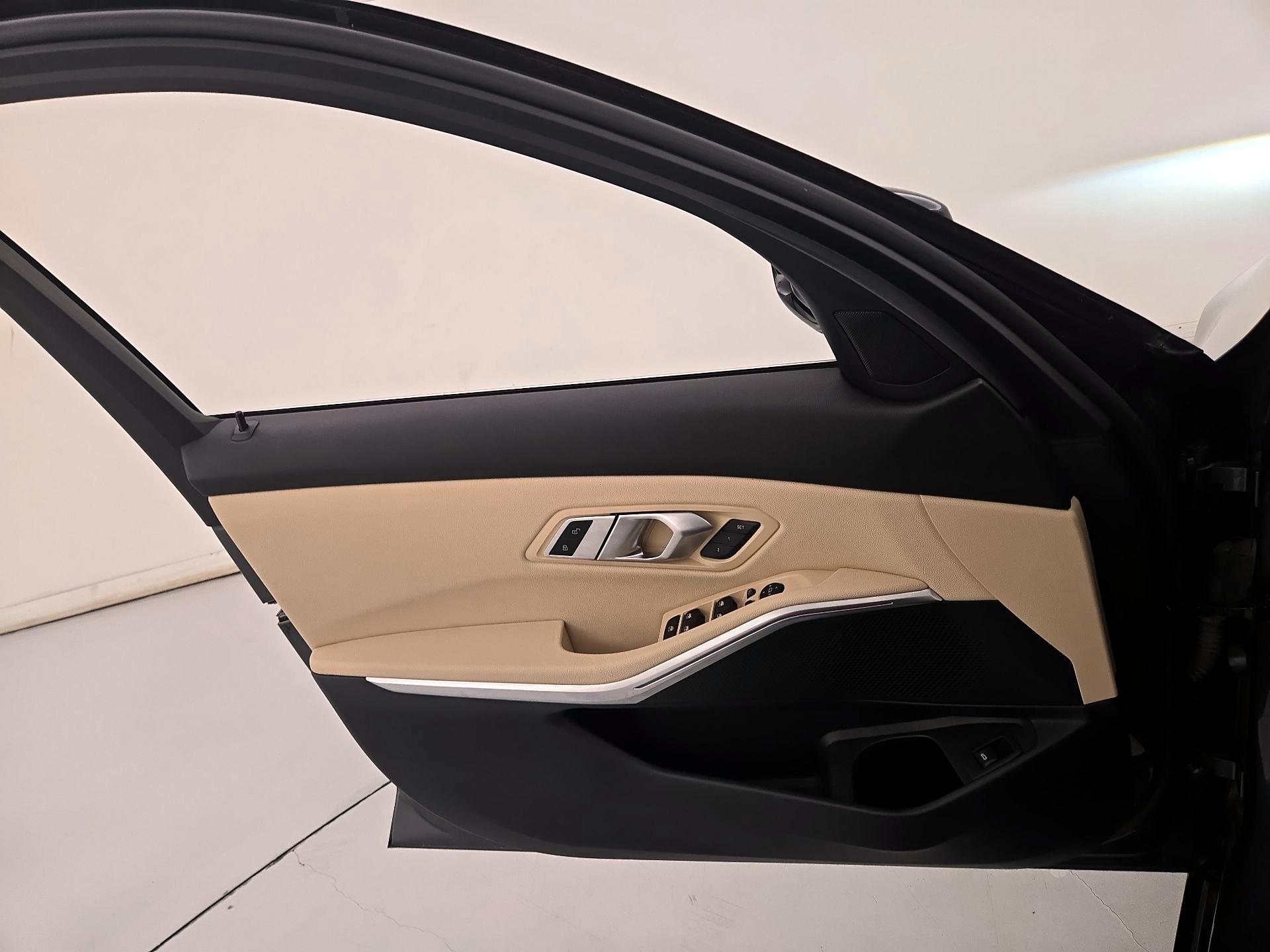 Thumbnail: 2021 BMW 3 Series - 12