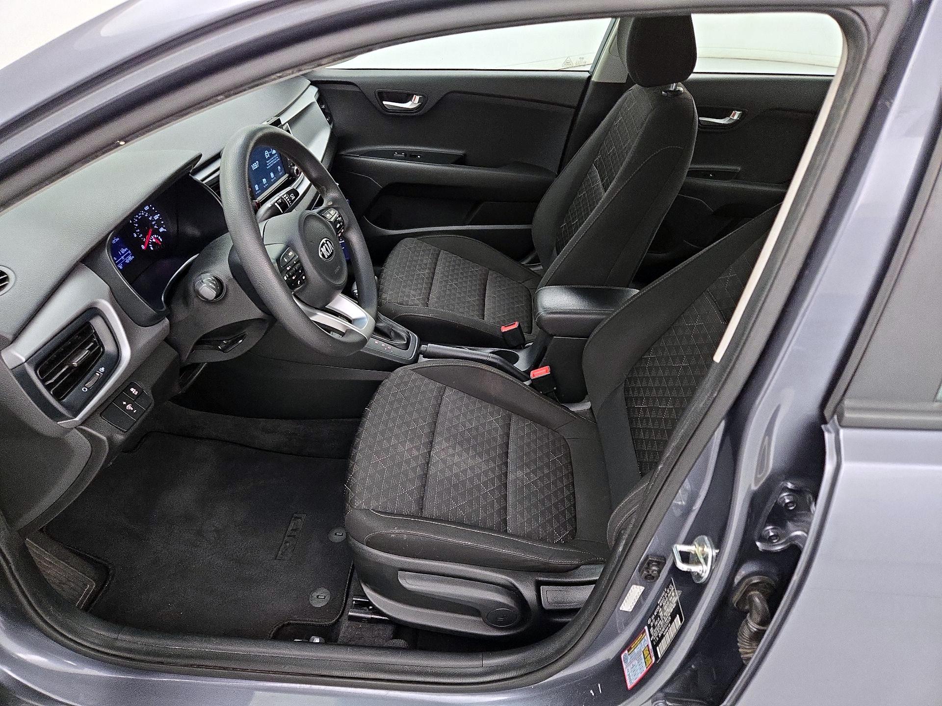 Thumbnail: 2020 Kia Rio - 11