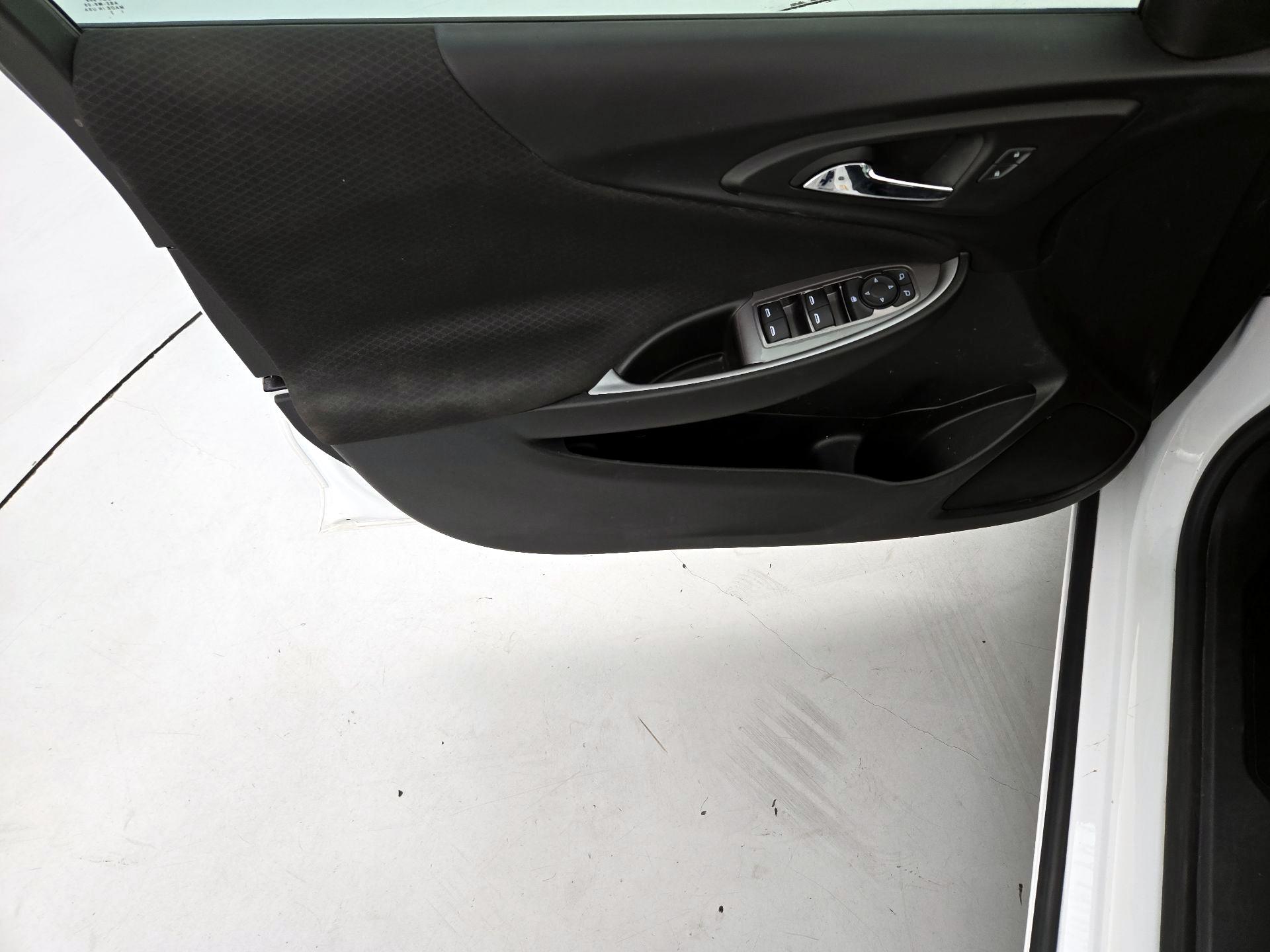 Thumbnail: 2020 Chevrolet Malibu - 12